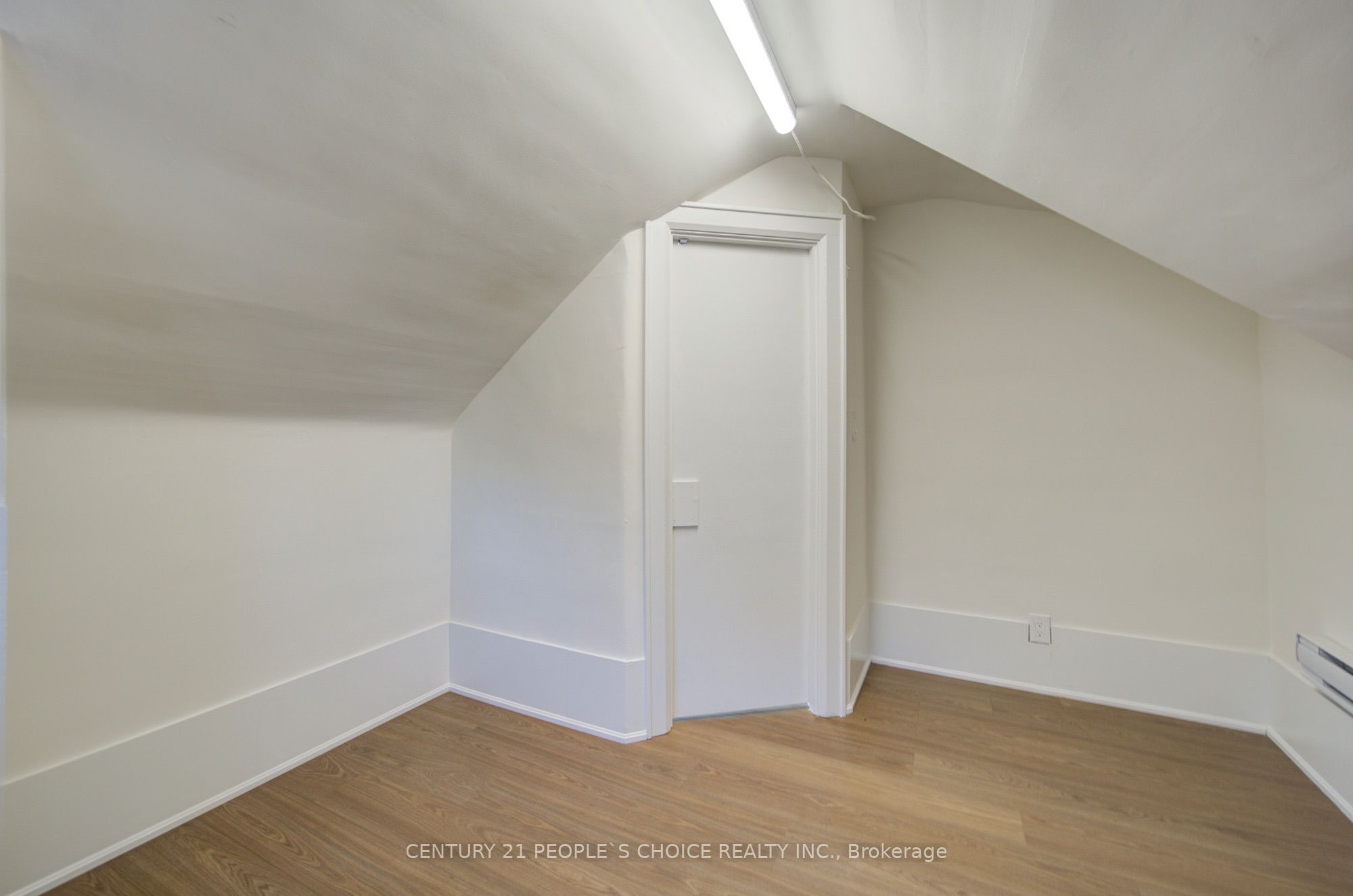 176 London Street S Property Photo 38