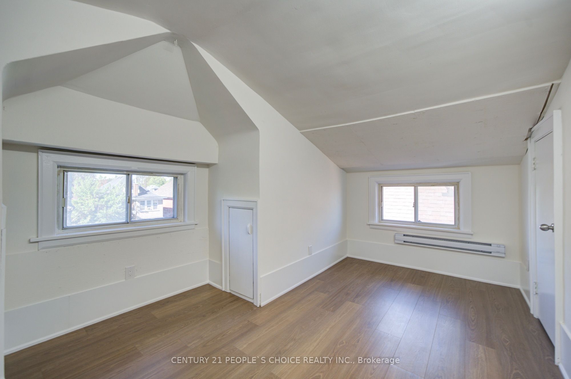 176 London Street S Property Photo 39
