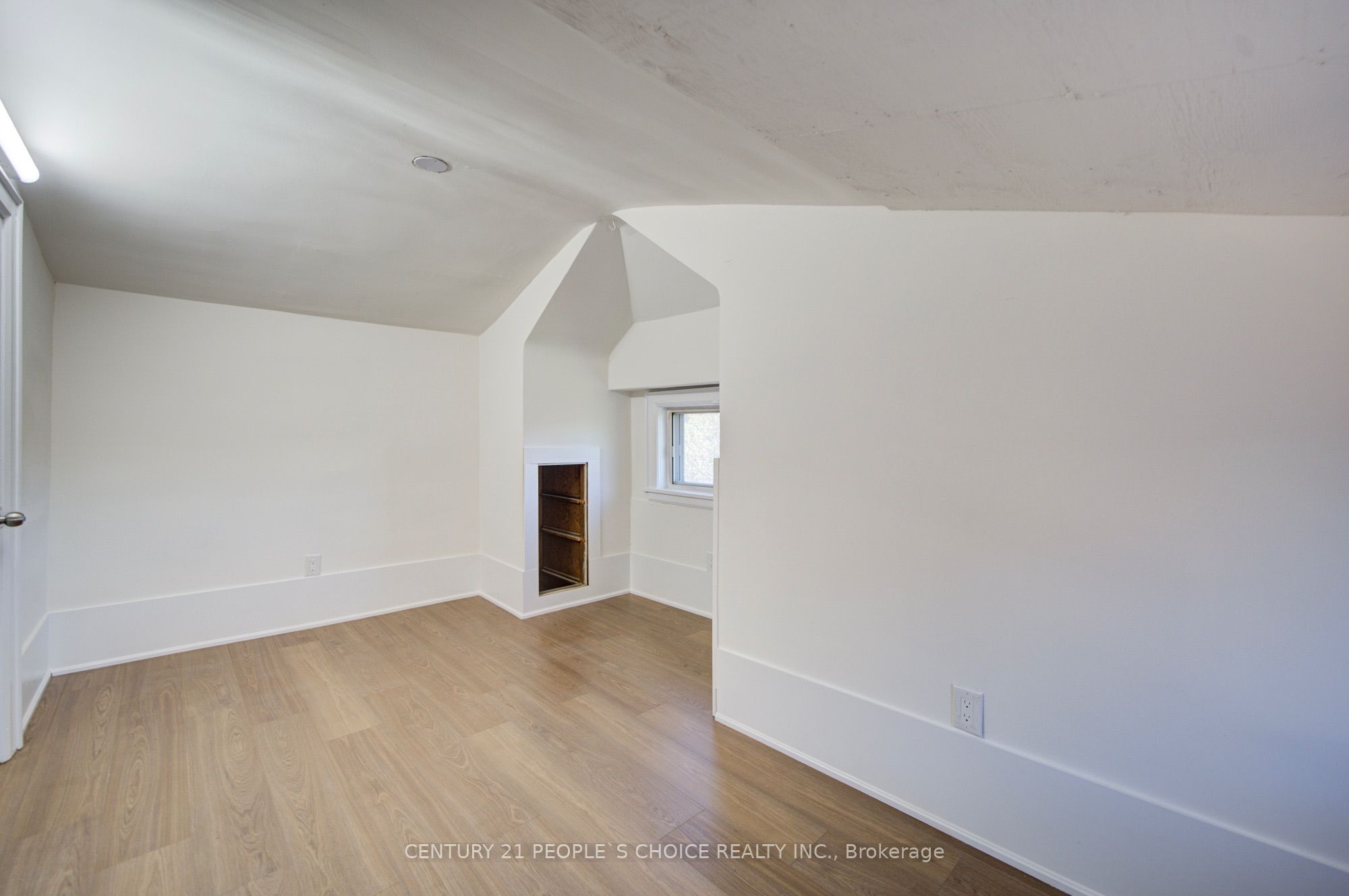 176 London Street S Property Photo 40