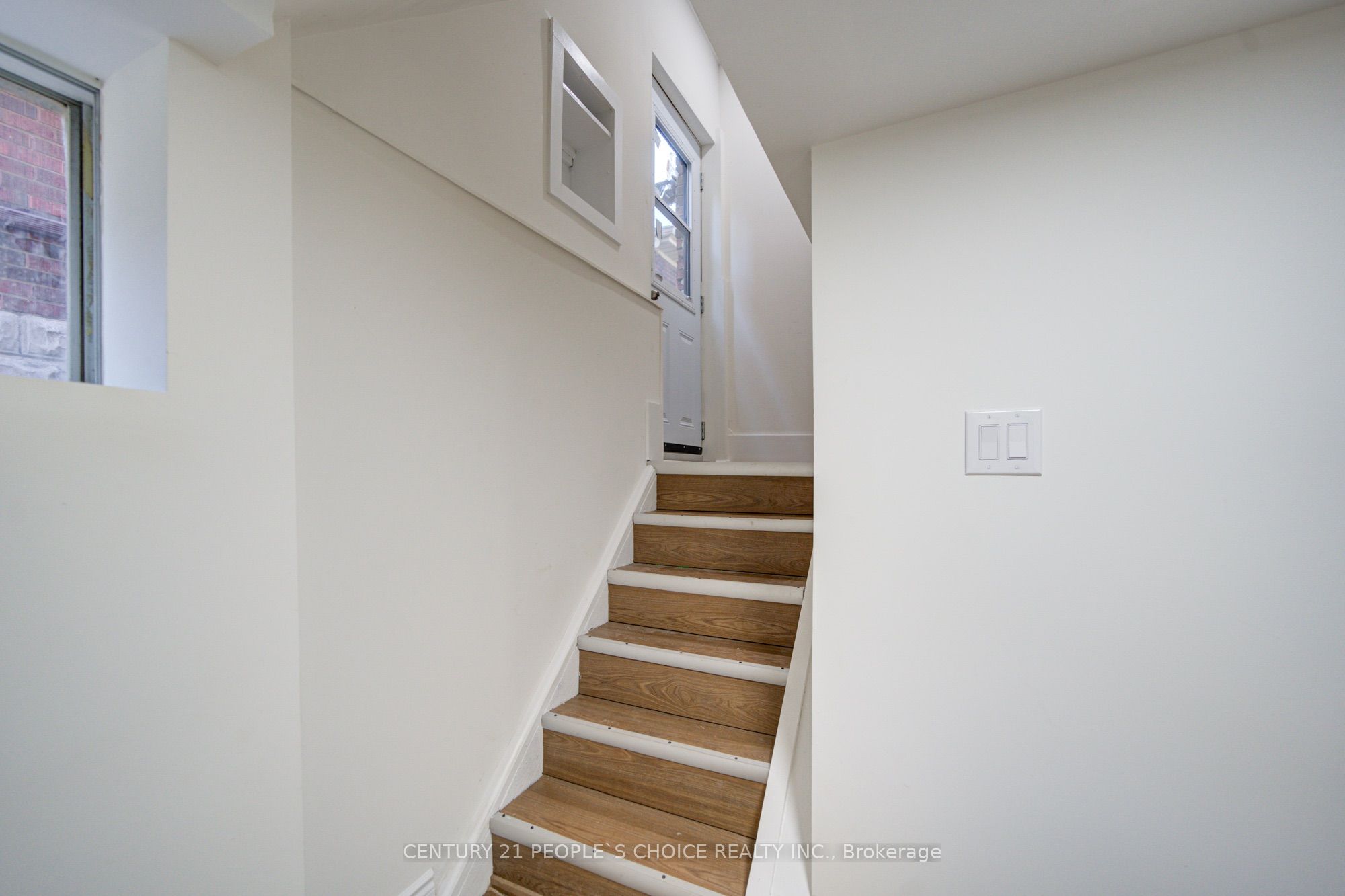 176 London Street S Property Photo 41