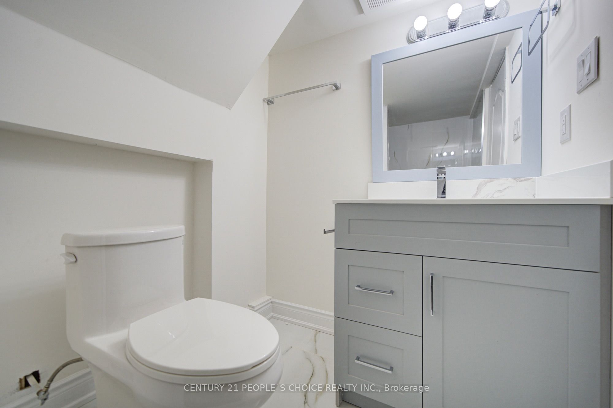 176 London Street S Property Photo 48