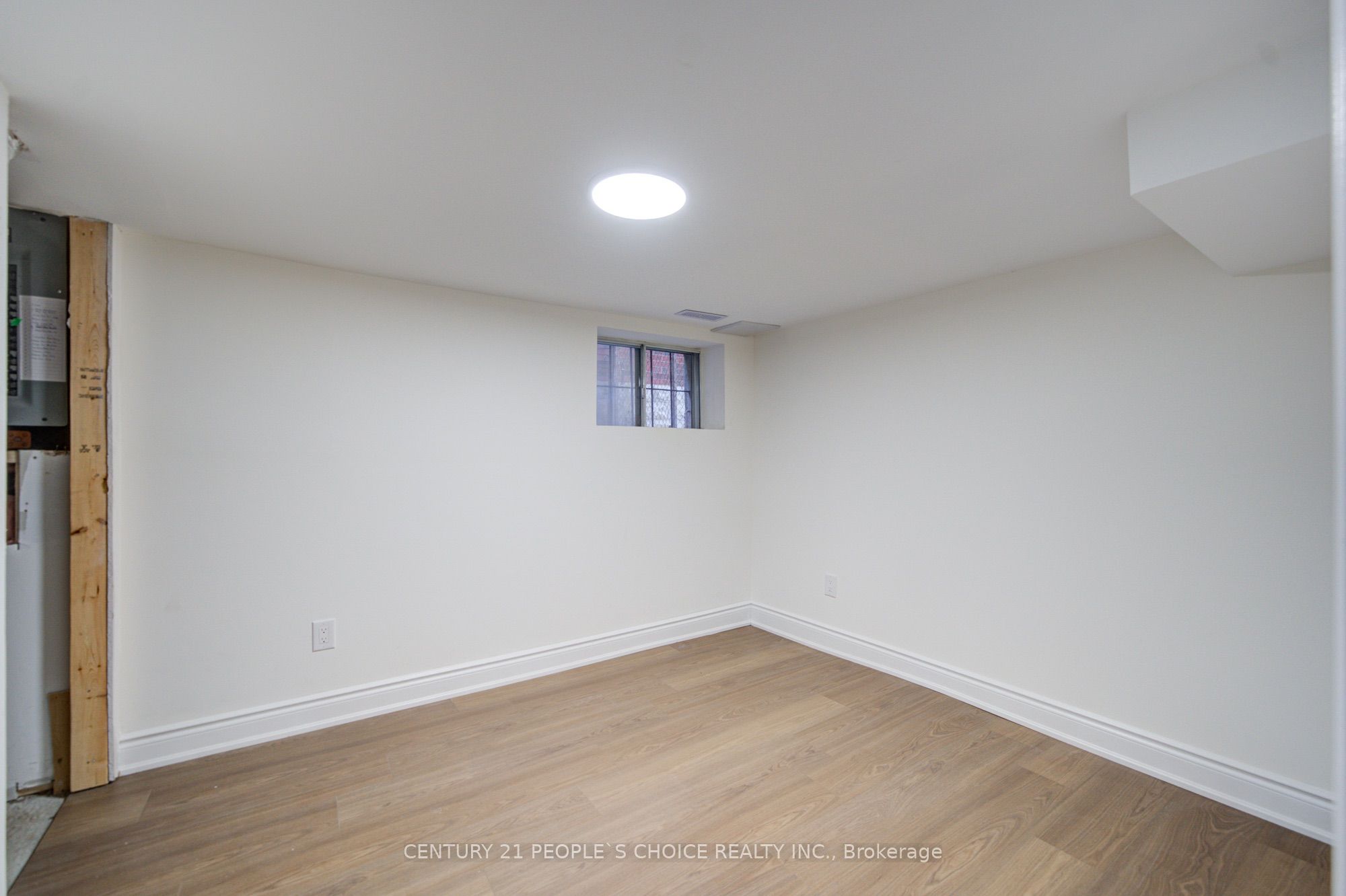 176 London Street S Property Photo 49