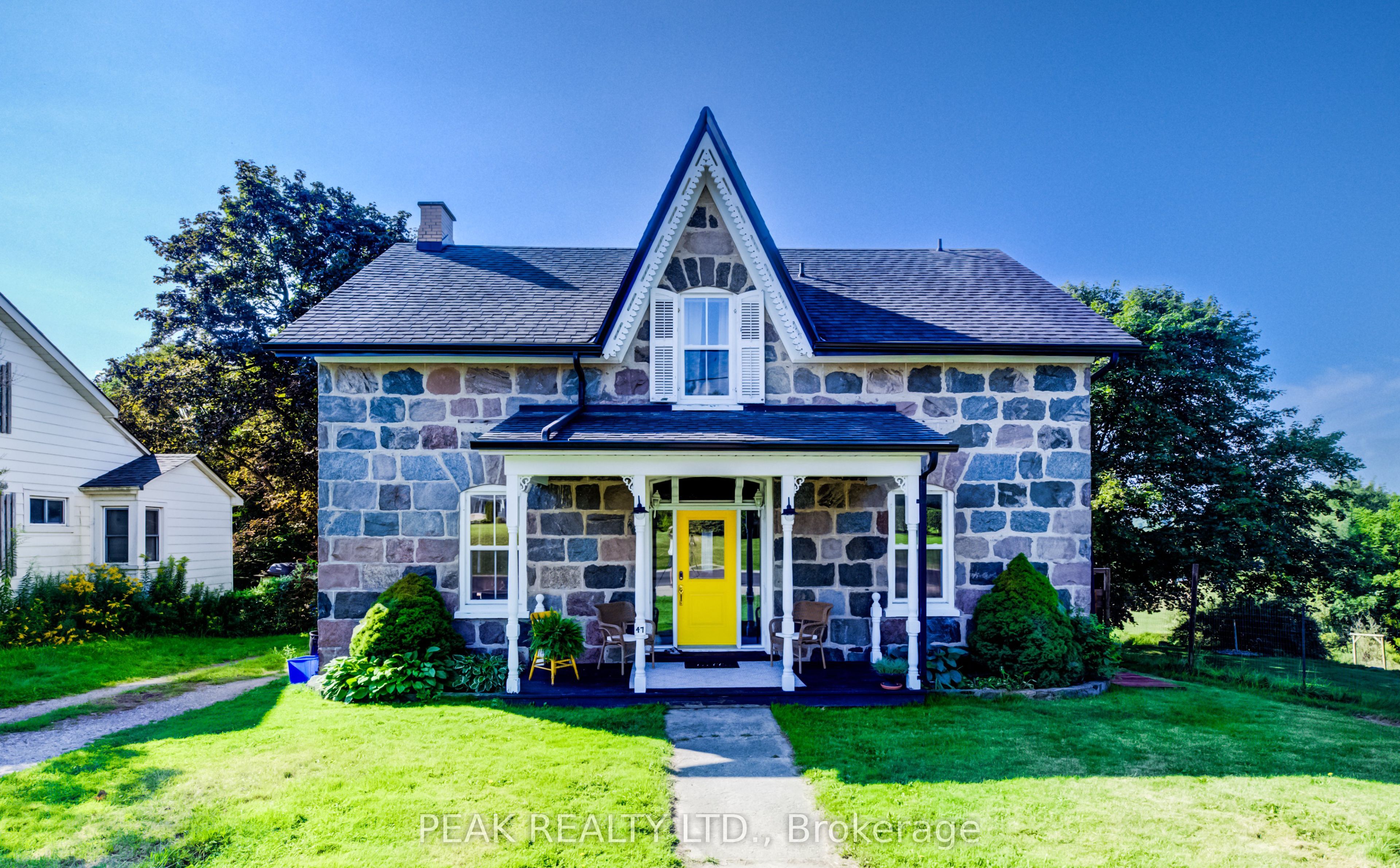 47 Washington Street E Property Photo 1