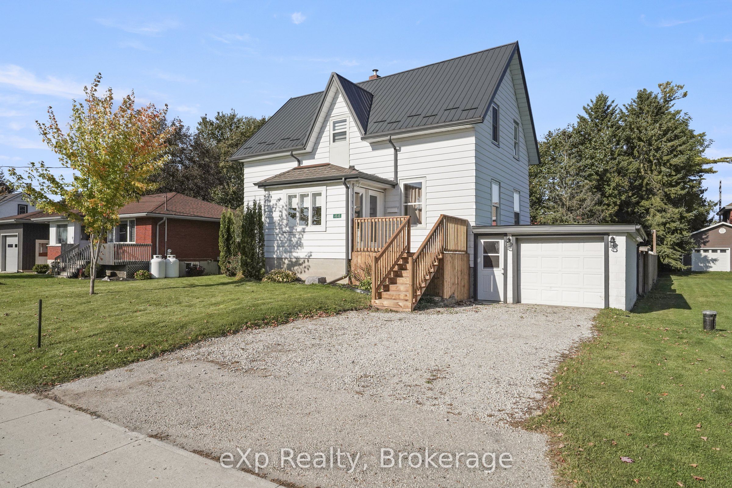 44 Schade Street Property Photo 1