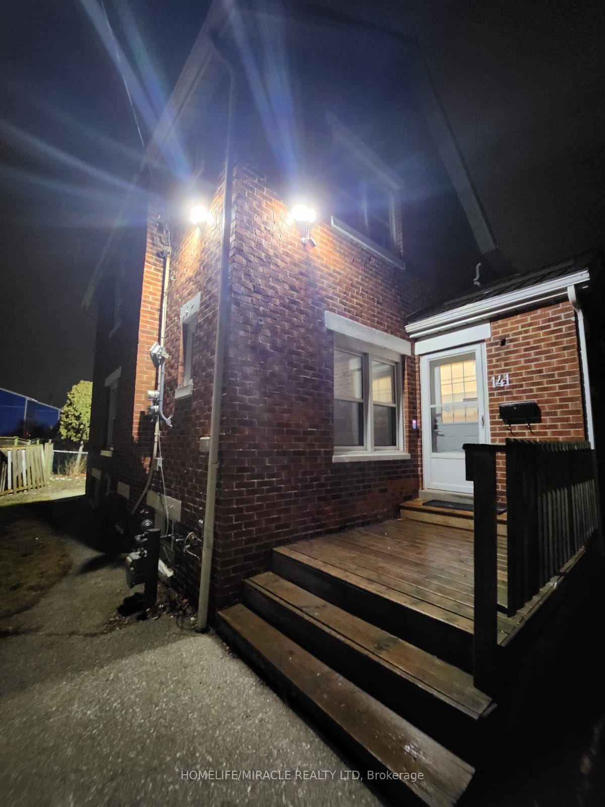 141 Park Avenue E 143 Property Photo 2