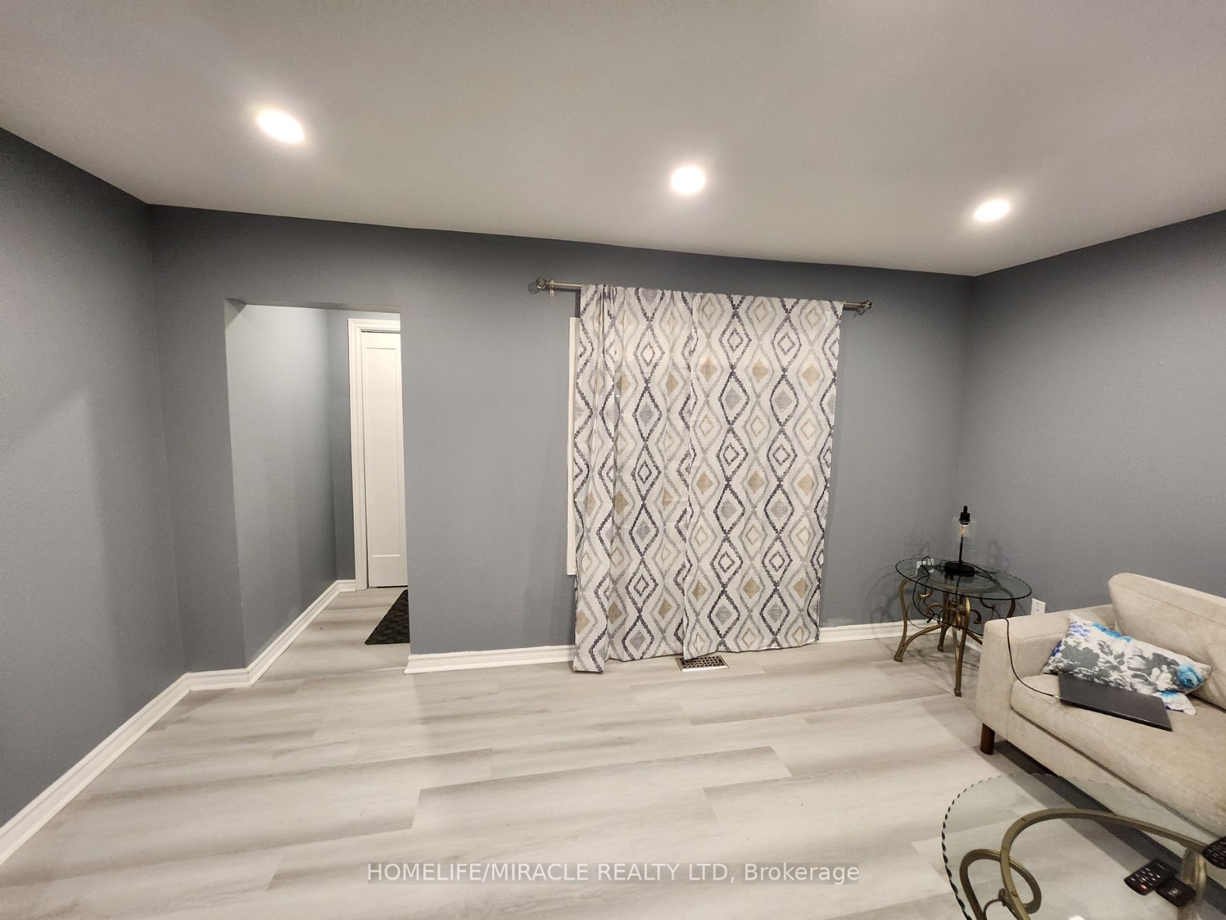 141 Park Avenue E 143 Property Photo 5