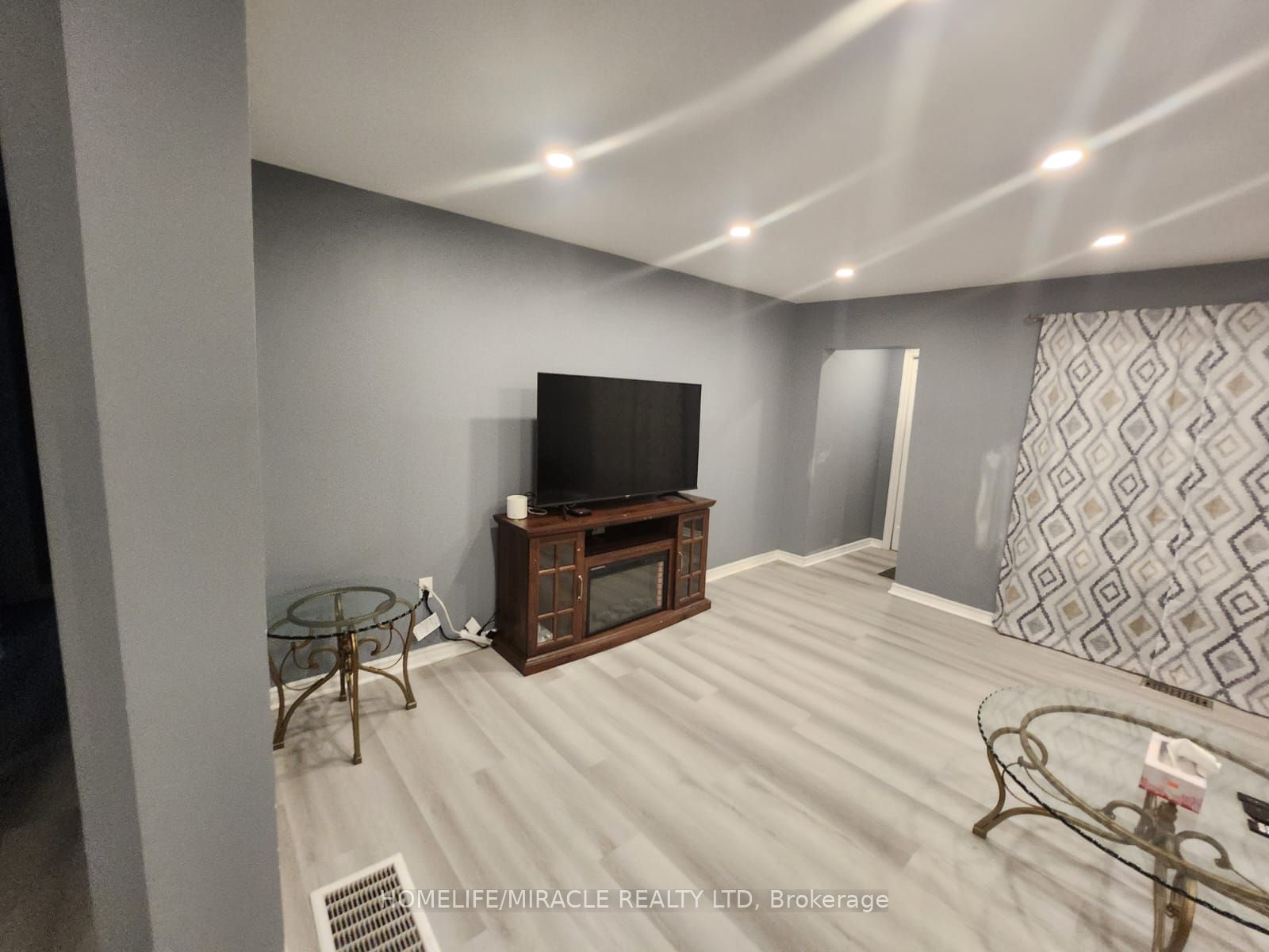 141 Park Avenue E 143 Property Photo 8