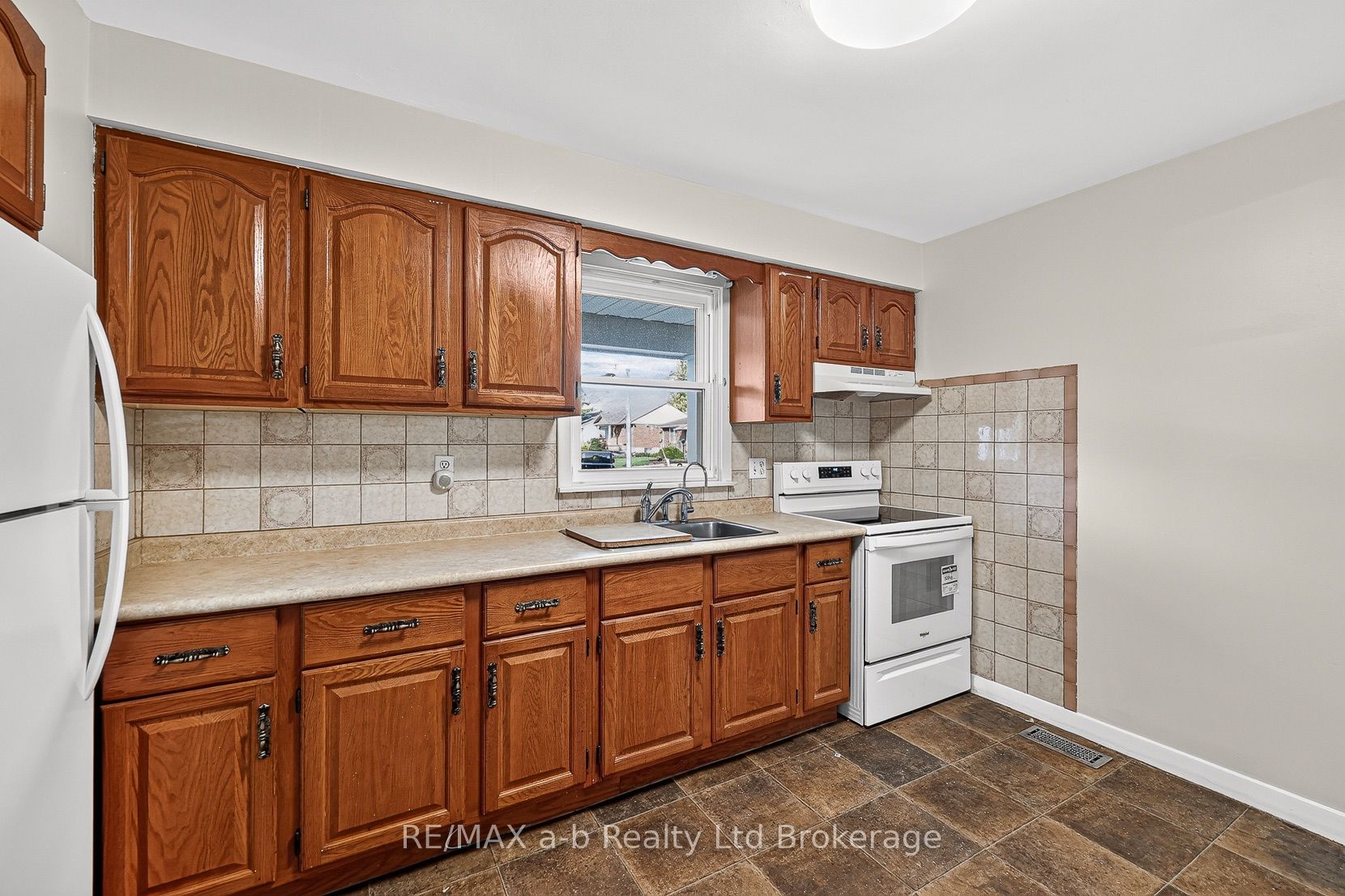 830 Maple Avenue Property Photo 12