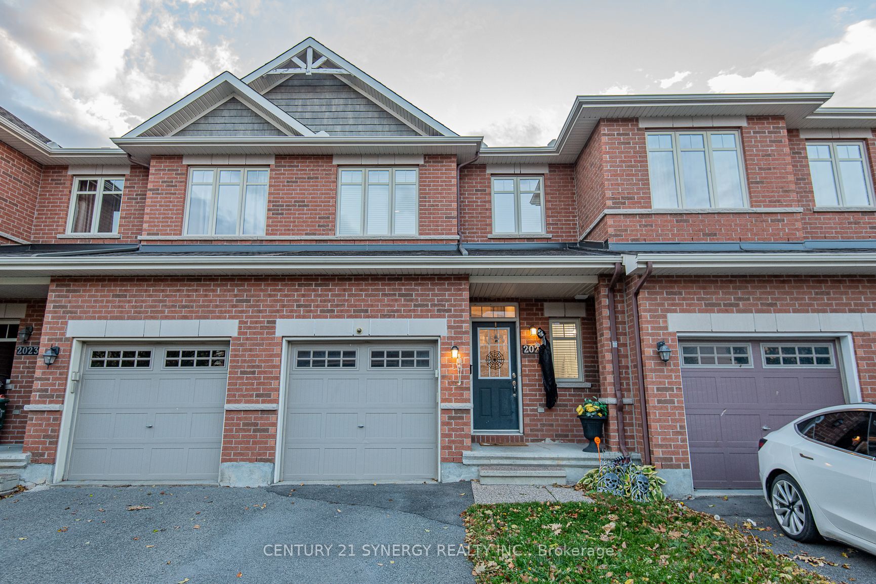 2025 Pennyroyal Crescent Property Photo 2