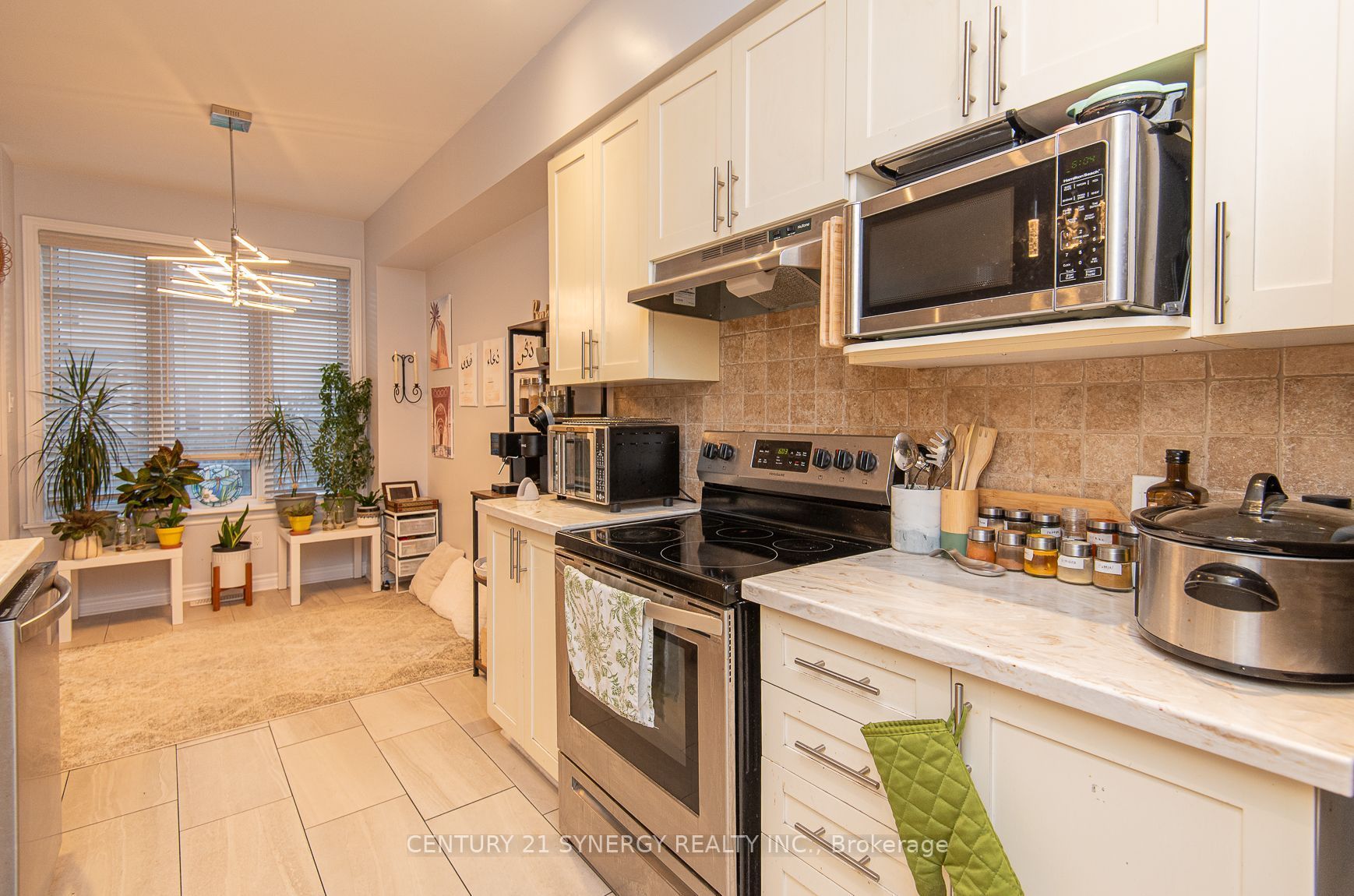 2025 Pennyroyal Crescent Property Photo 8