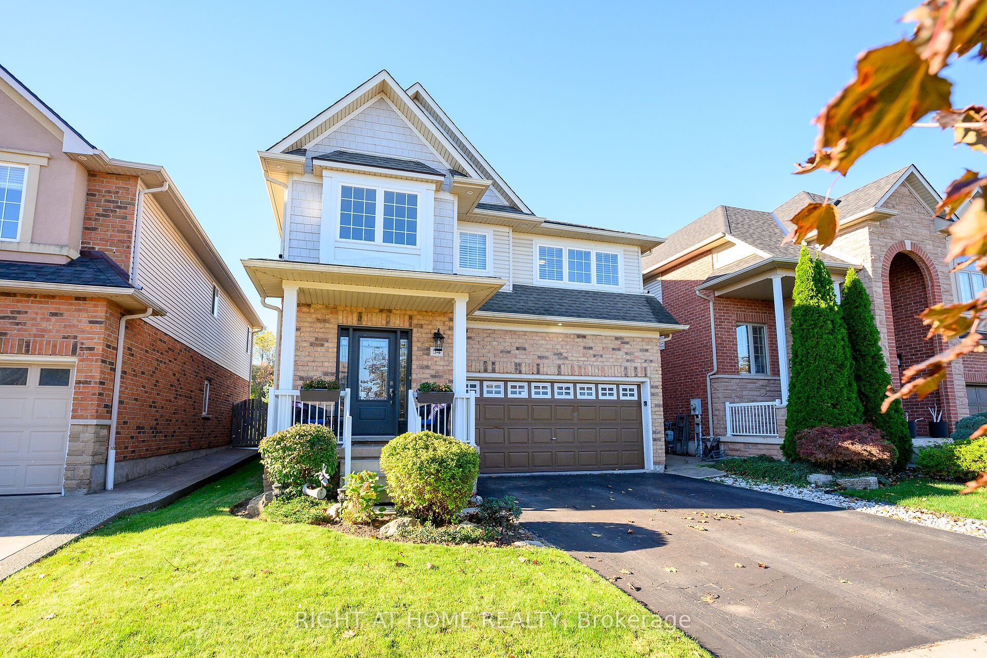 54 Vinifera Drive Property Photo 1