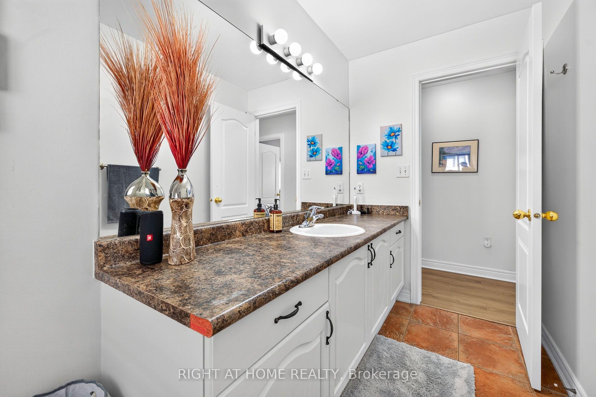 54 Vinifera Drive Property Photo 23