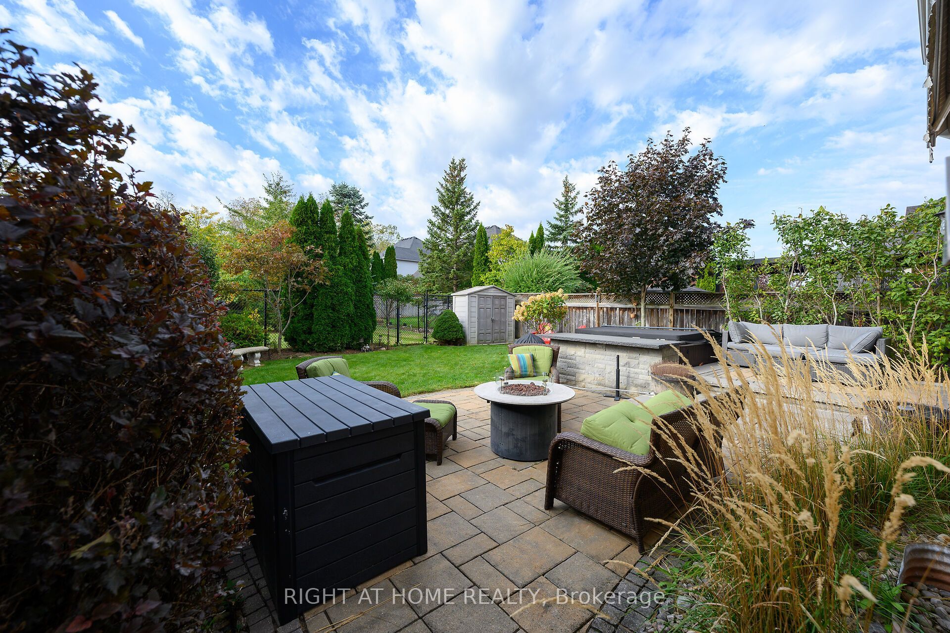 54 Vinifera Drive Property Photo 38