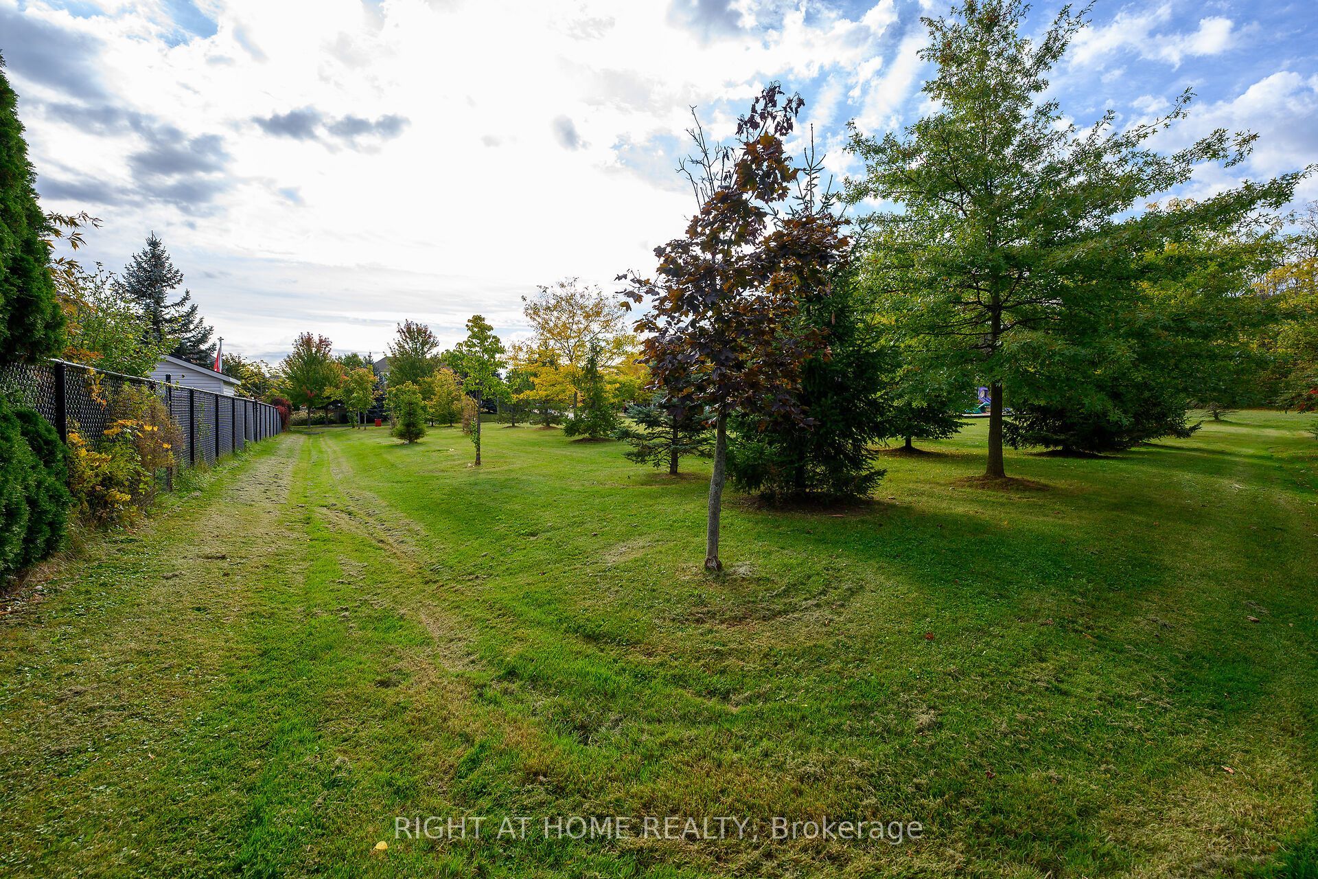 54 Vinifera Drive Property Photo 40