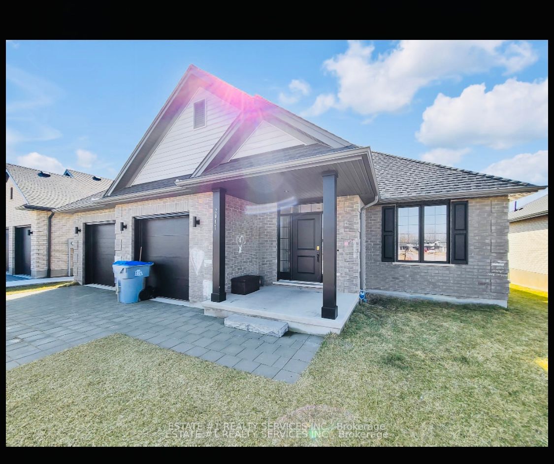 2047 Lockwood Crescent Property Photo 3