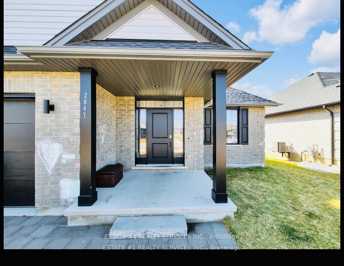 2047 Lockwood Crescent Property Photo 4