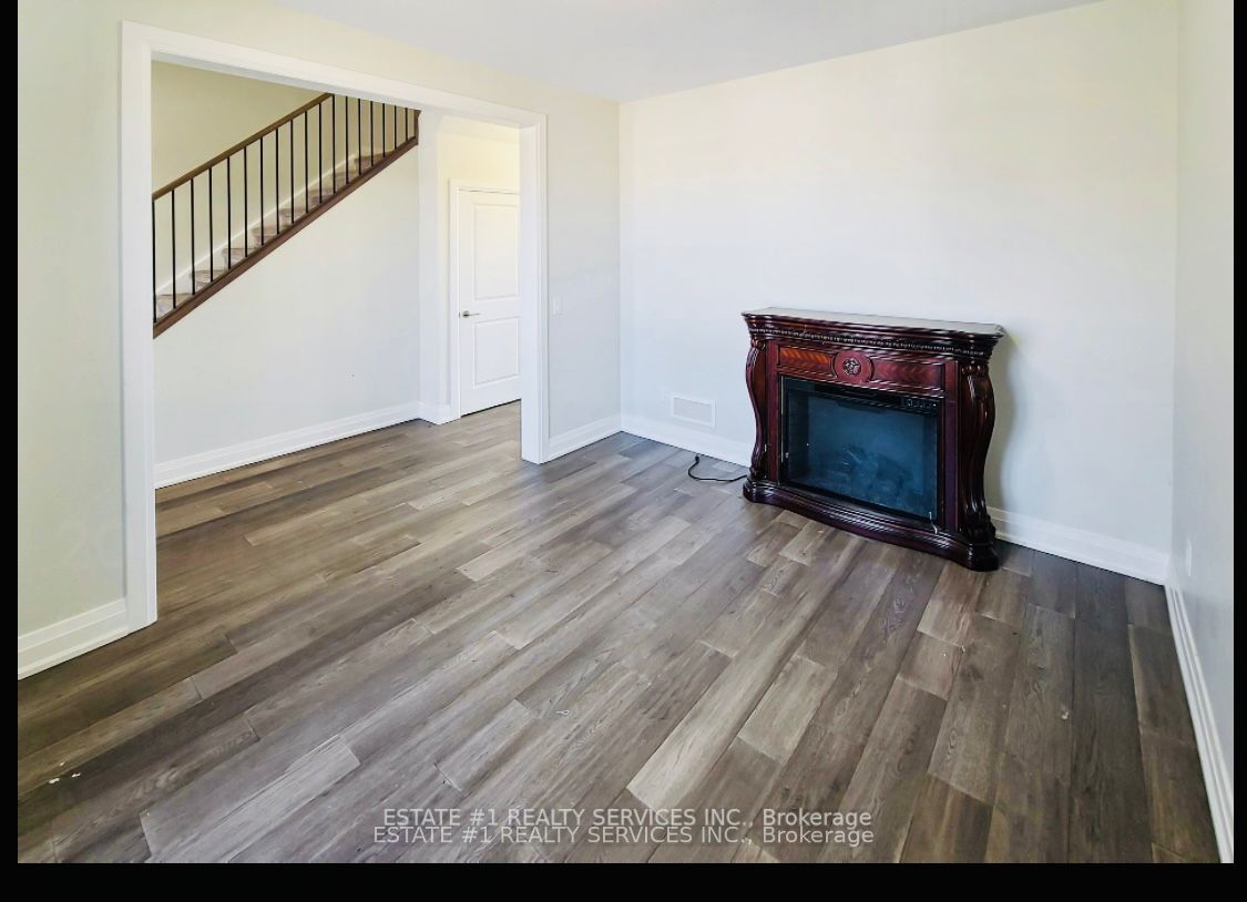 2047 Lockwood Crescent Property Photo 9