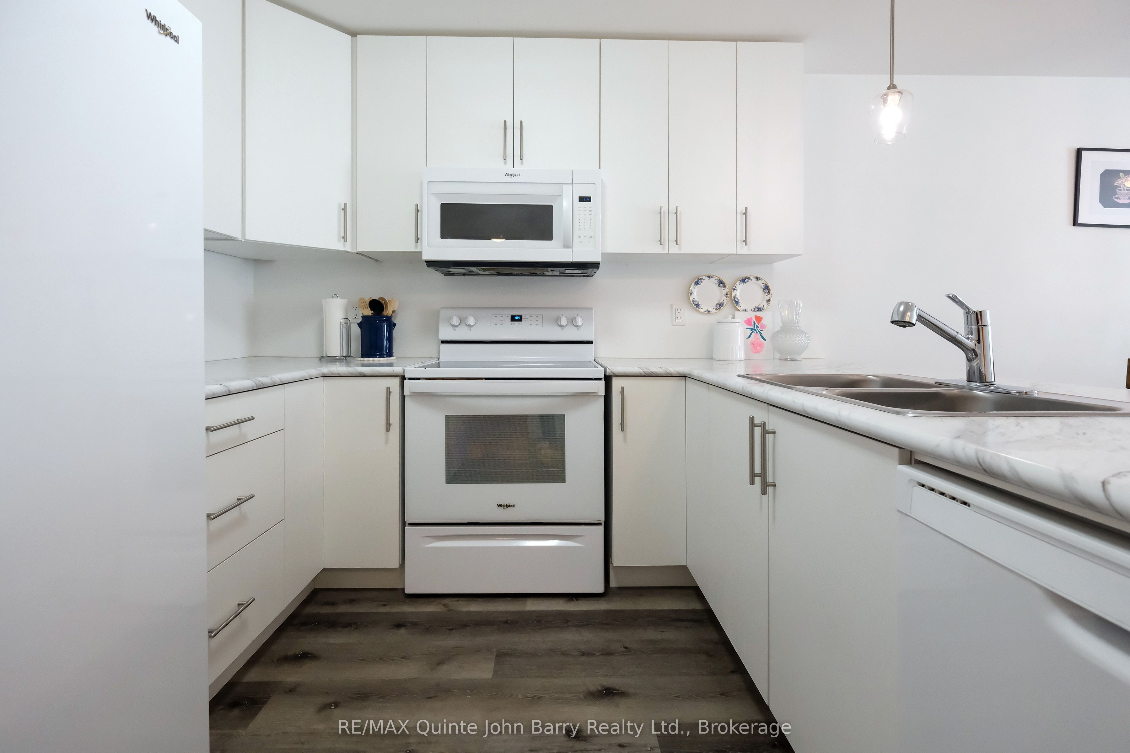 25 Hillside Meadow Drive Property Photo 6