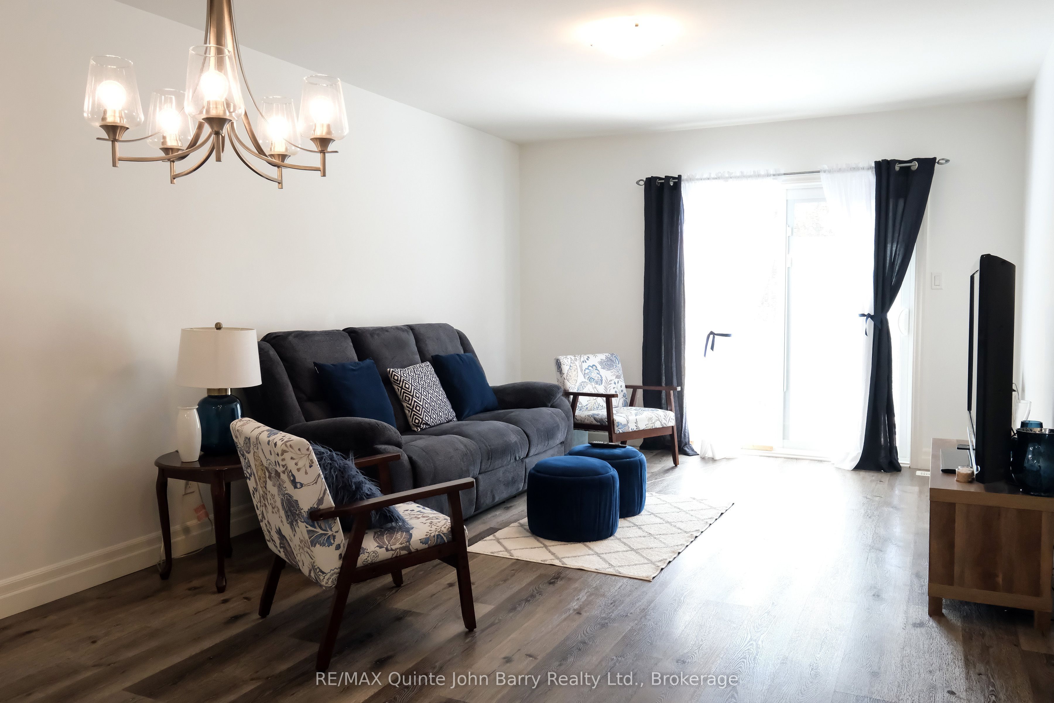 25 Hillside Meadow Drive Property Photo 12