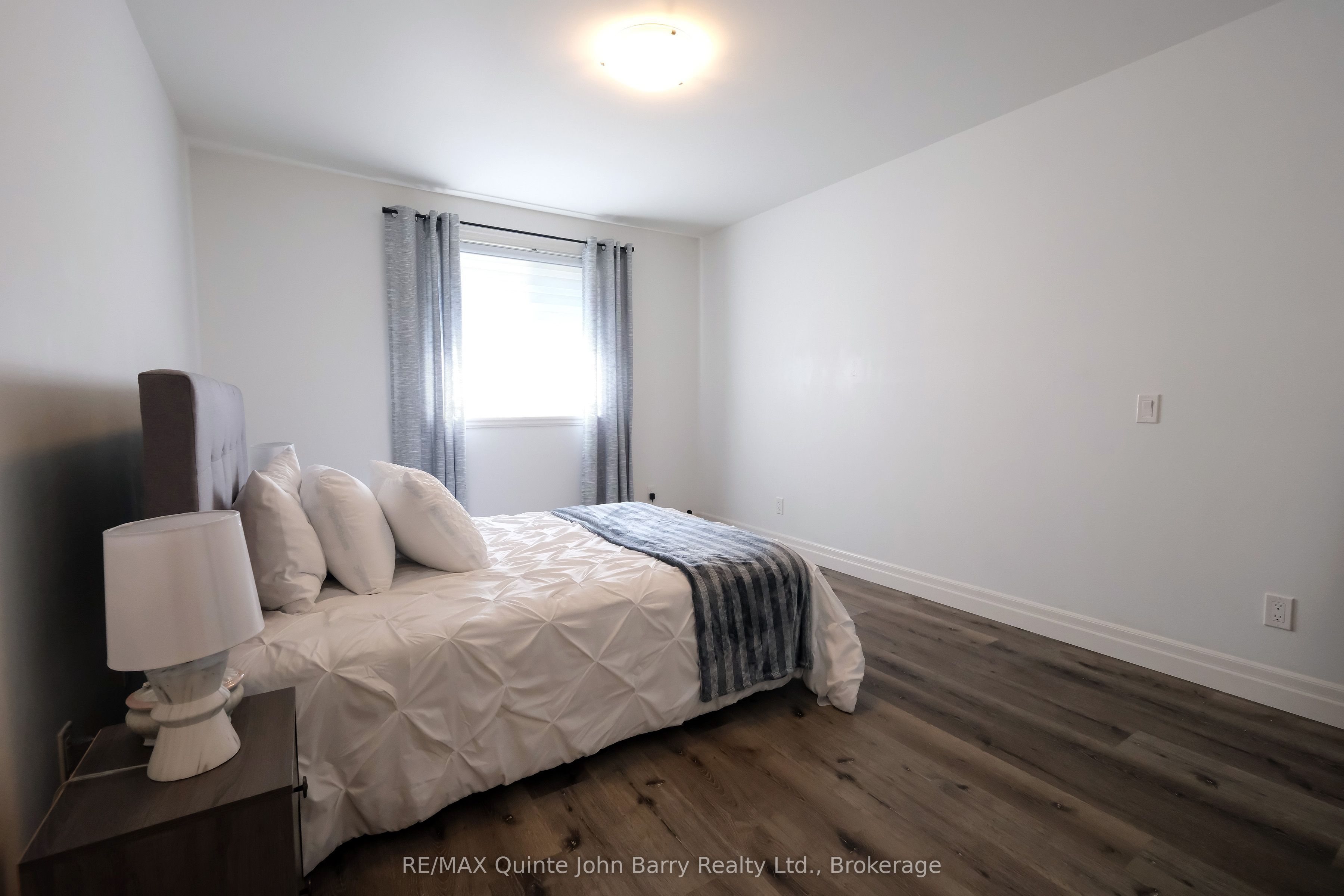 25 Hillside Meadow Drive Property Photo 14