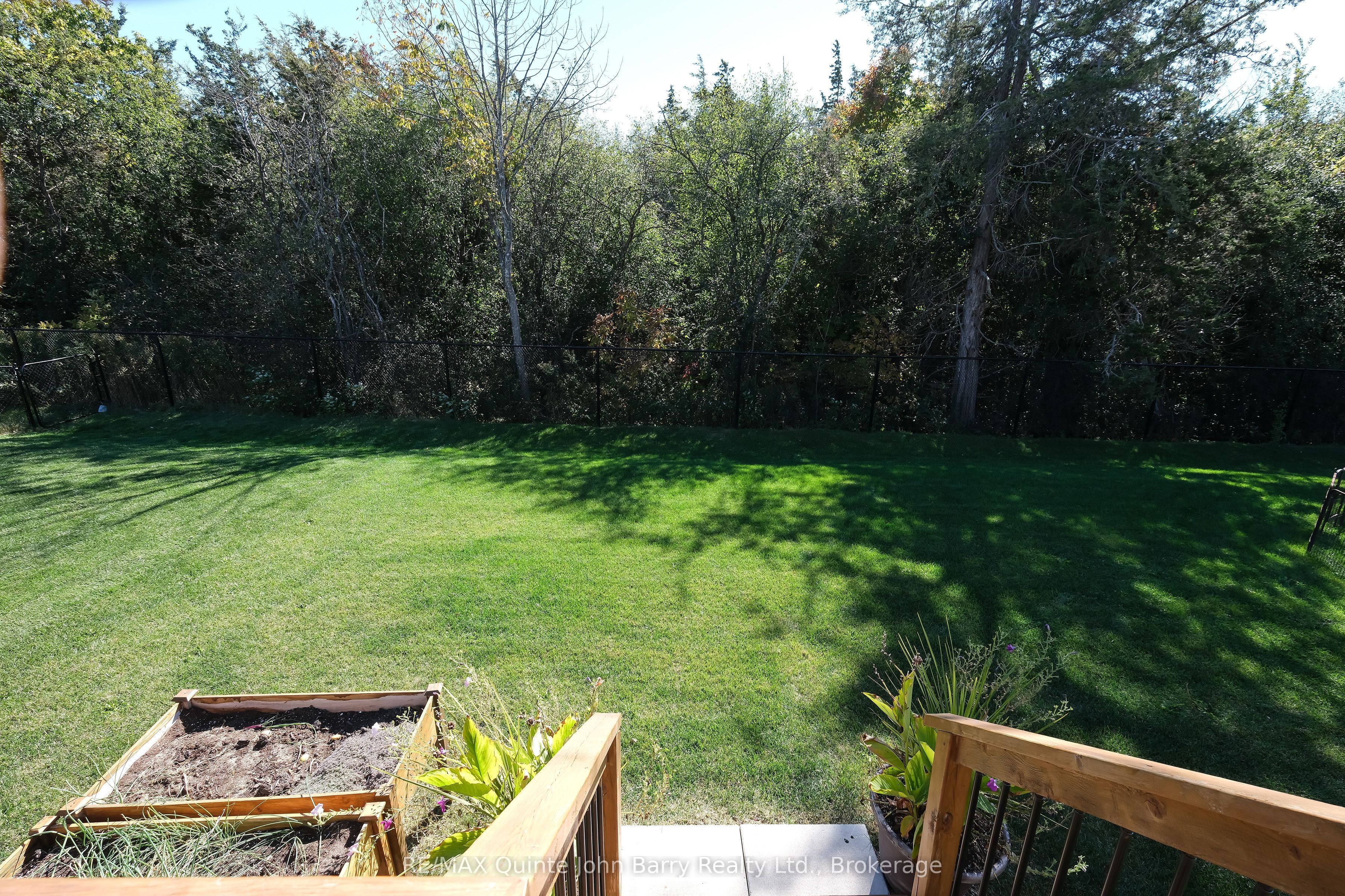 25 Hillside Meadow Drive Property Photo 26
