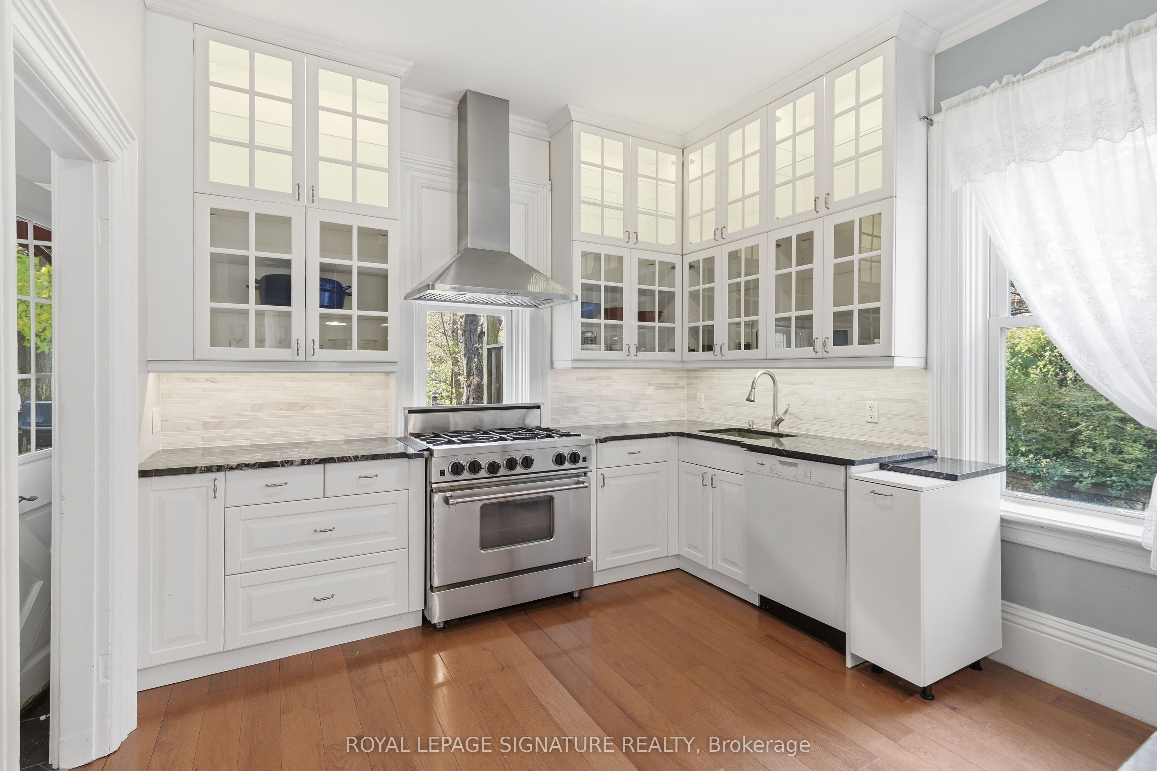 65 Bond Street W Property Photo 9