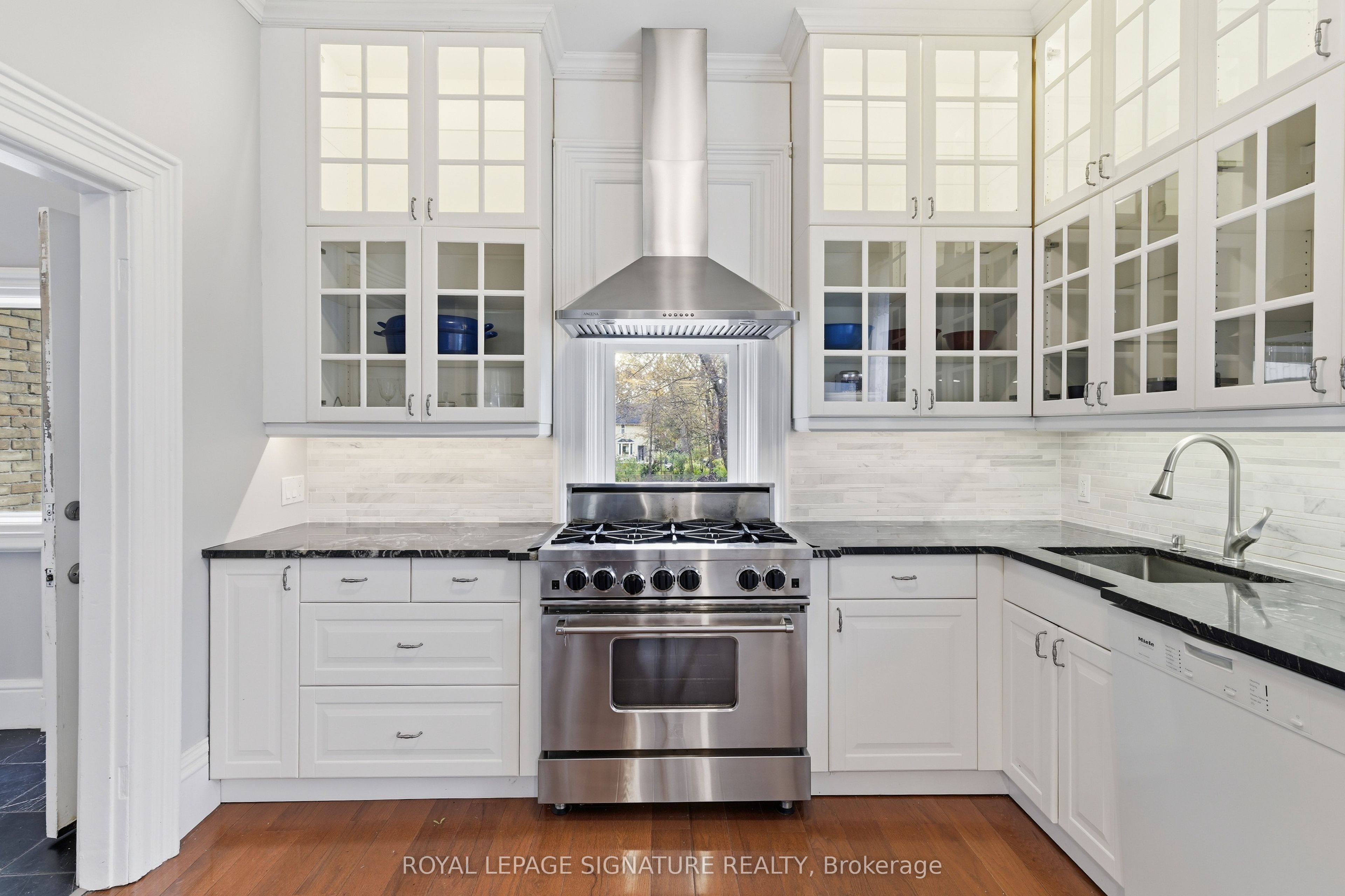 65 Bond Street W Property Photo 11