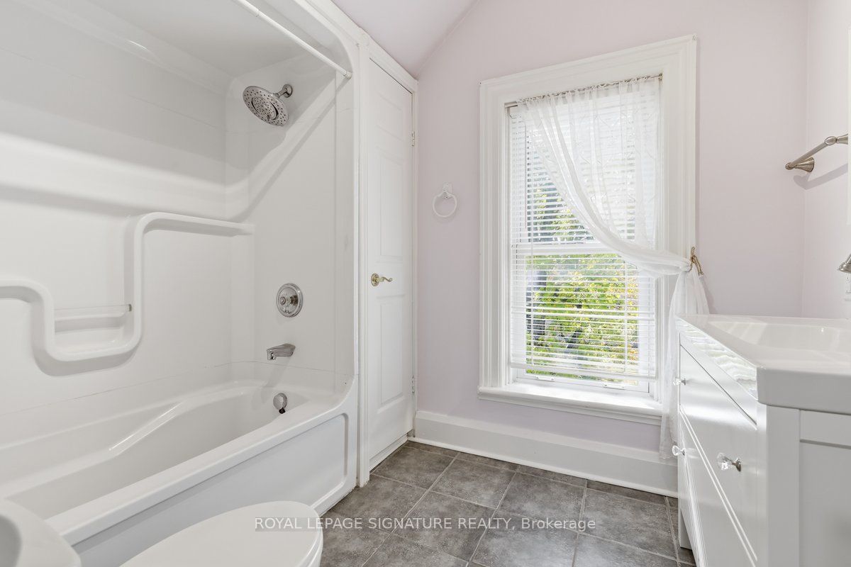 65 Bond Street W Property Photo 17