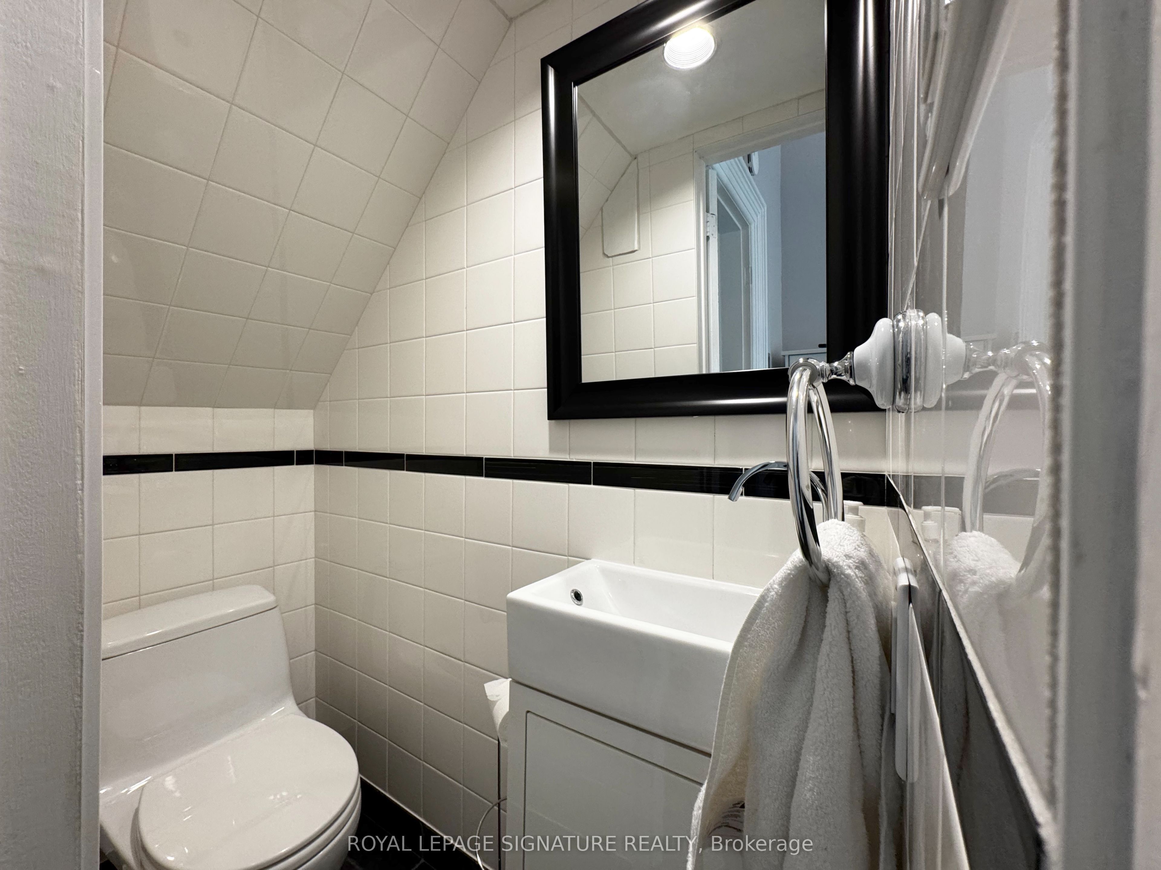 65 Bond Street W Property Photo 18