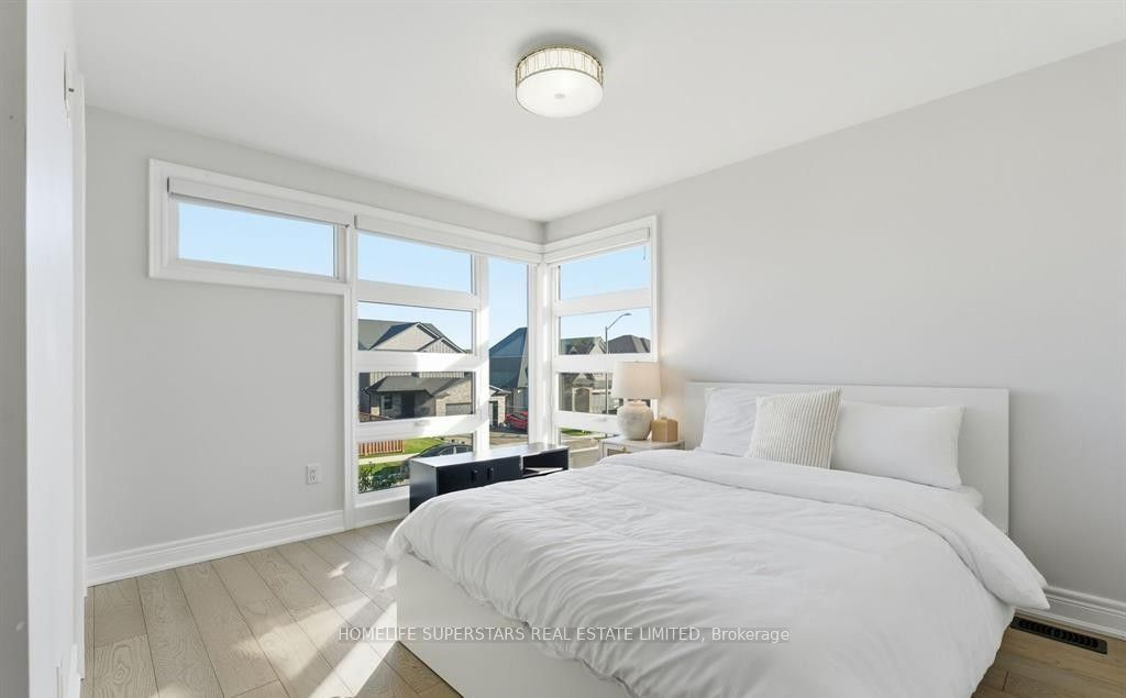7403 Sherrilee Crescent Property Photo 13