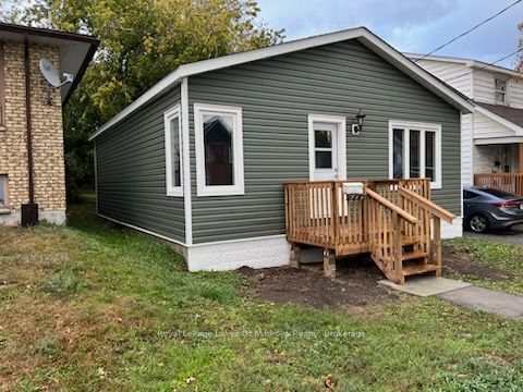 544 Mcintyre Street E Property Photo 1