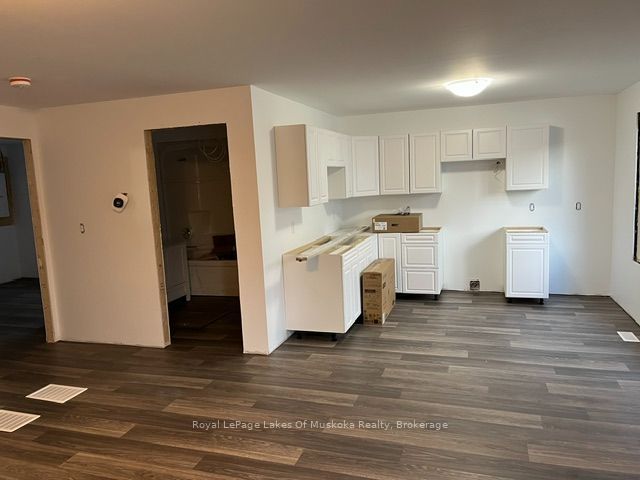 544 Mcintyre Street E Property Photo 3