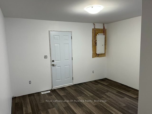 544 Mcintyre Street E Property Photo 4