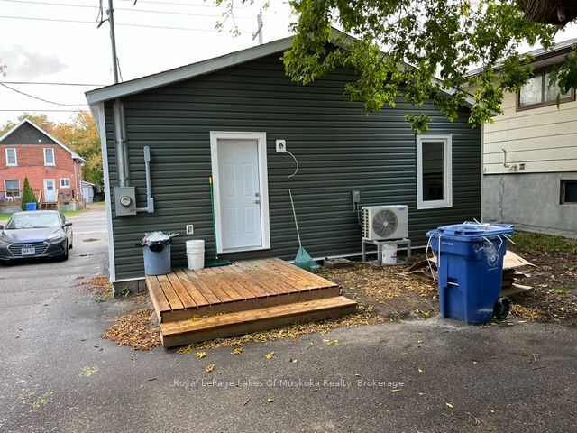 544 Mcintyre Street E Property Photo 5