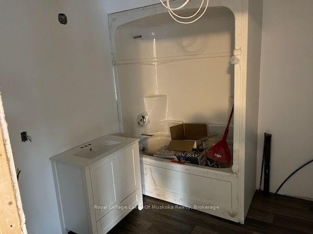 544 Mcintyre Street E Property Photo 6