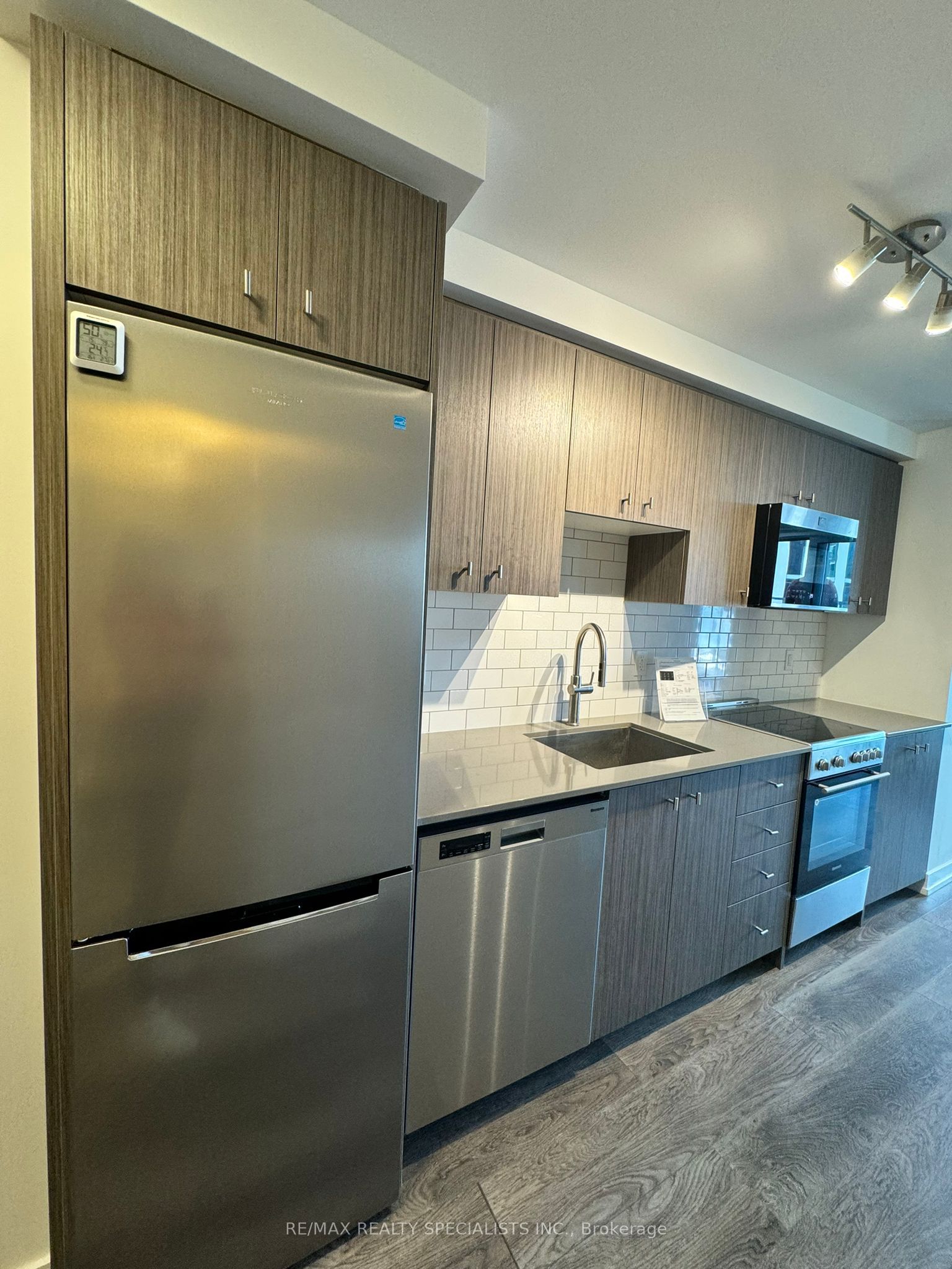 15 Wellington Street 405 Property Photo 4