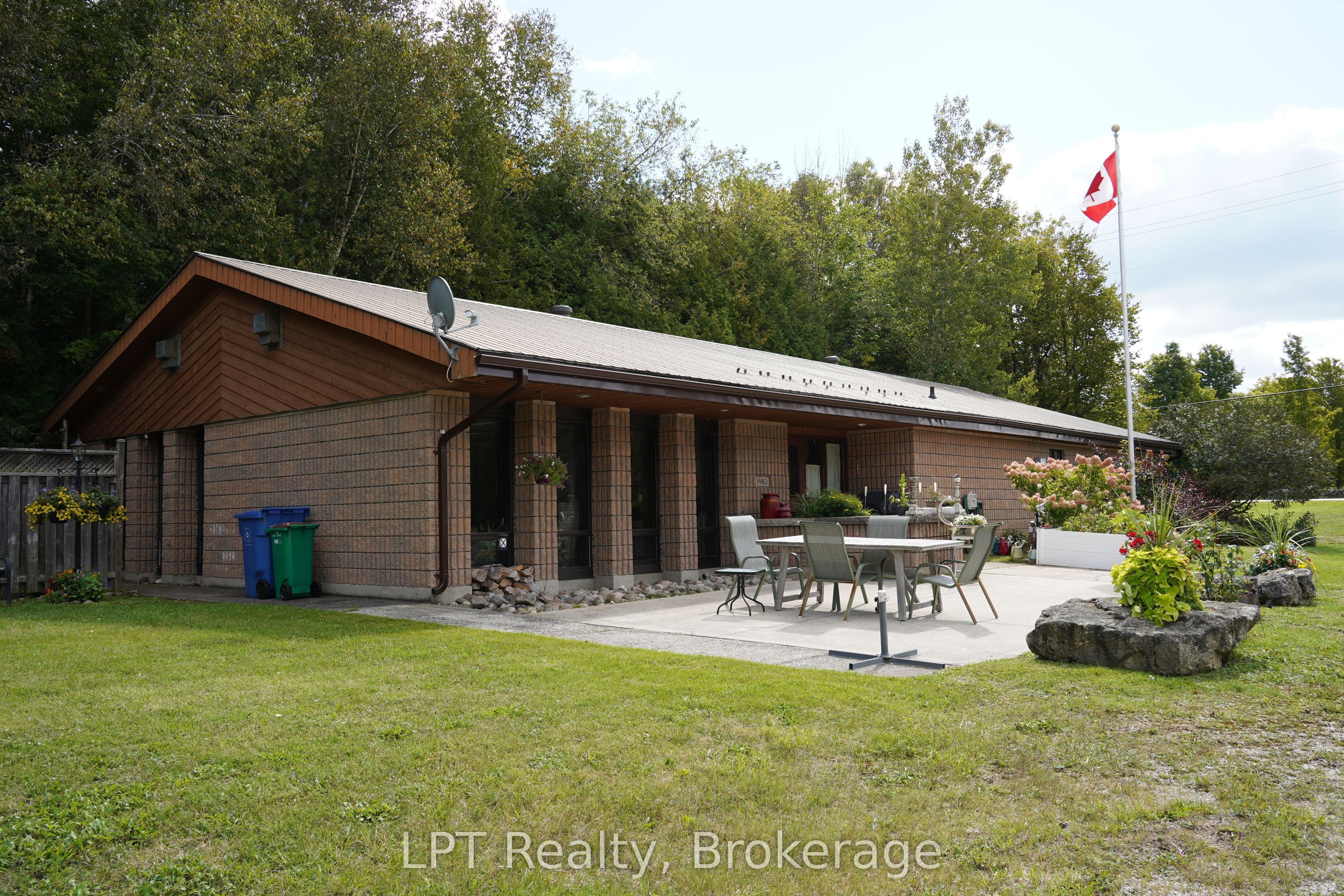 401297 Grey Road 17 Property Photo 1