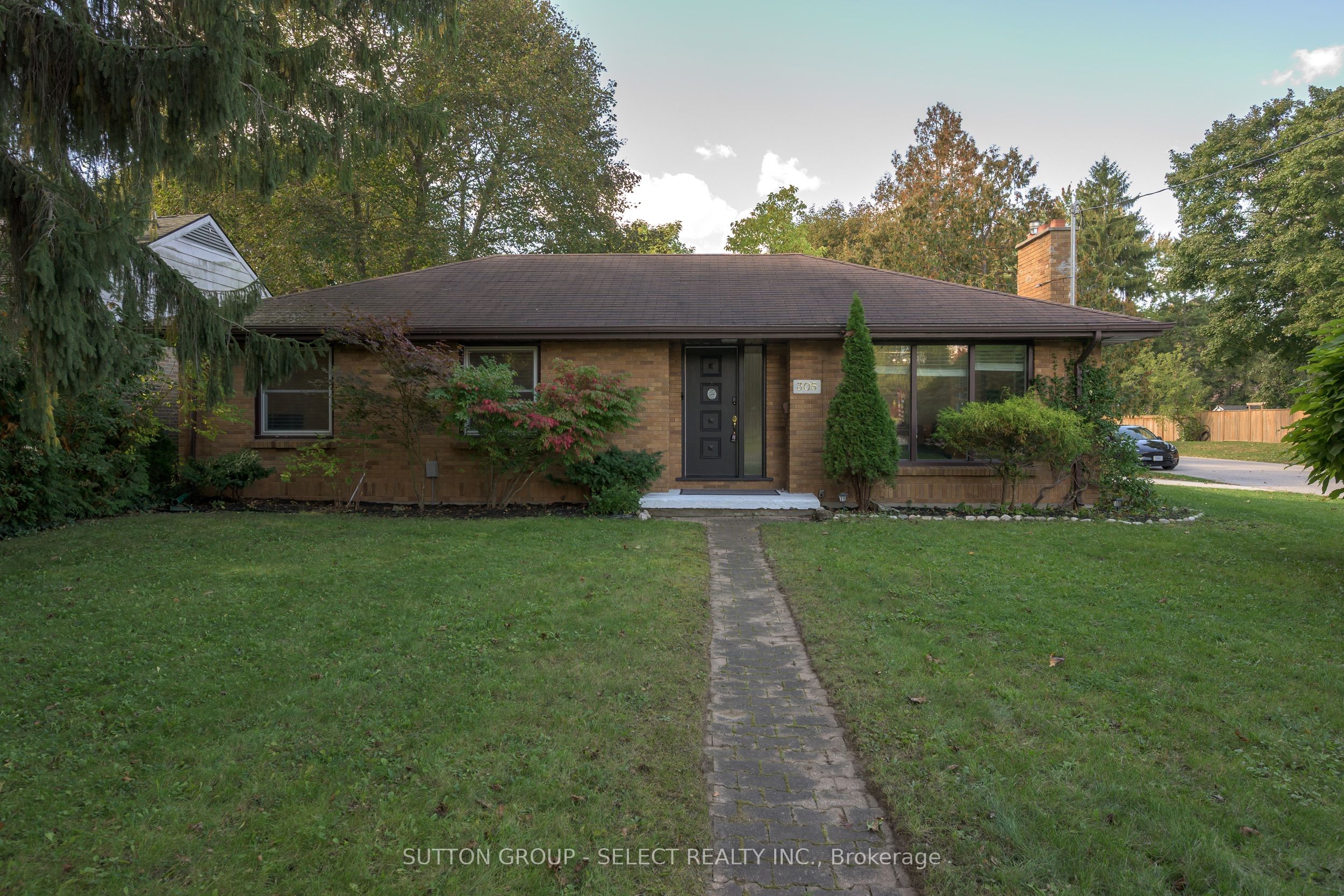 305 Stephen Street Property Photo 1