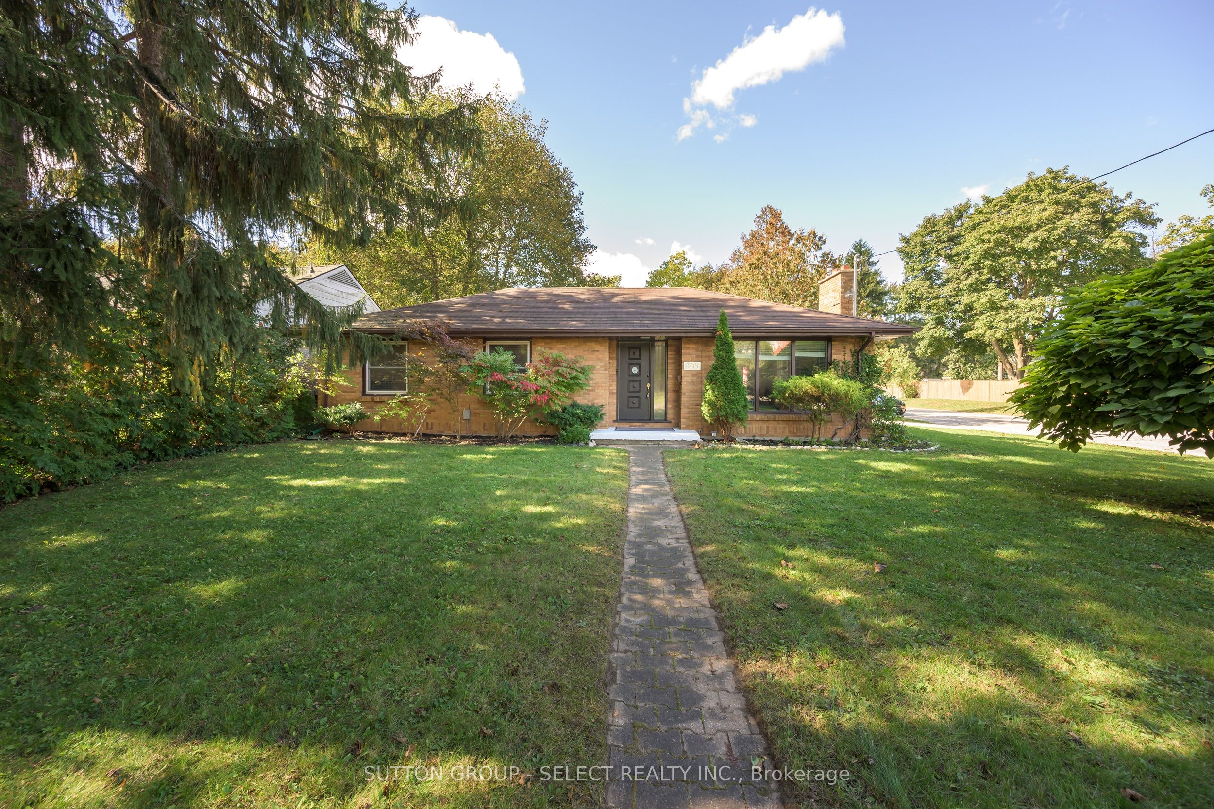 305 Stephen Street Property Photo 2