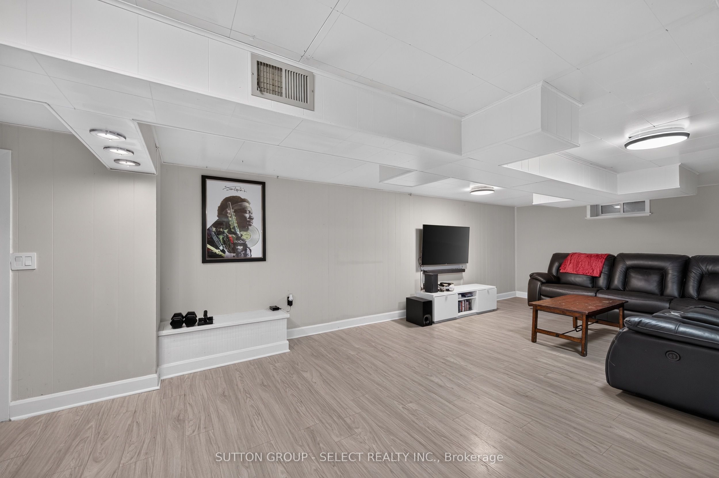 305 Stephen Street Property Photo 24