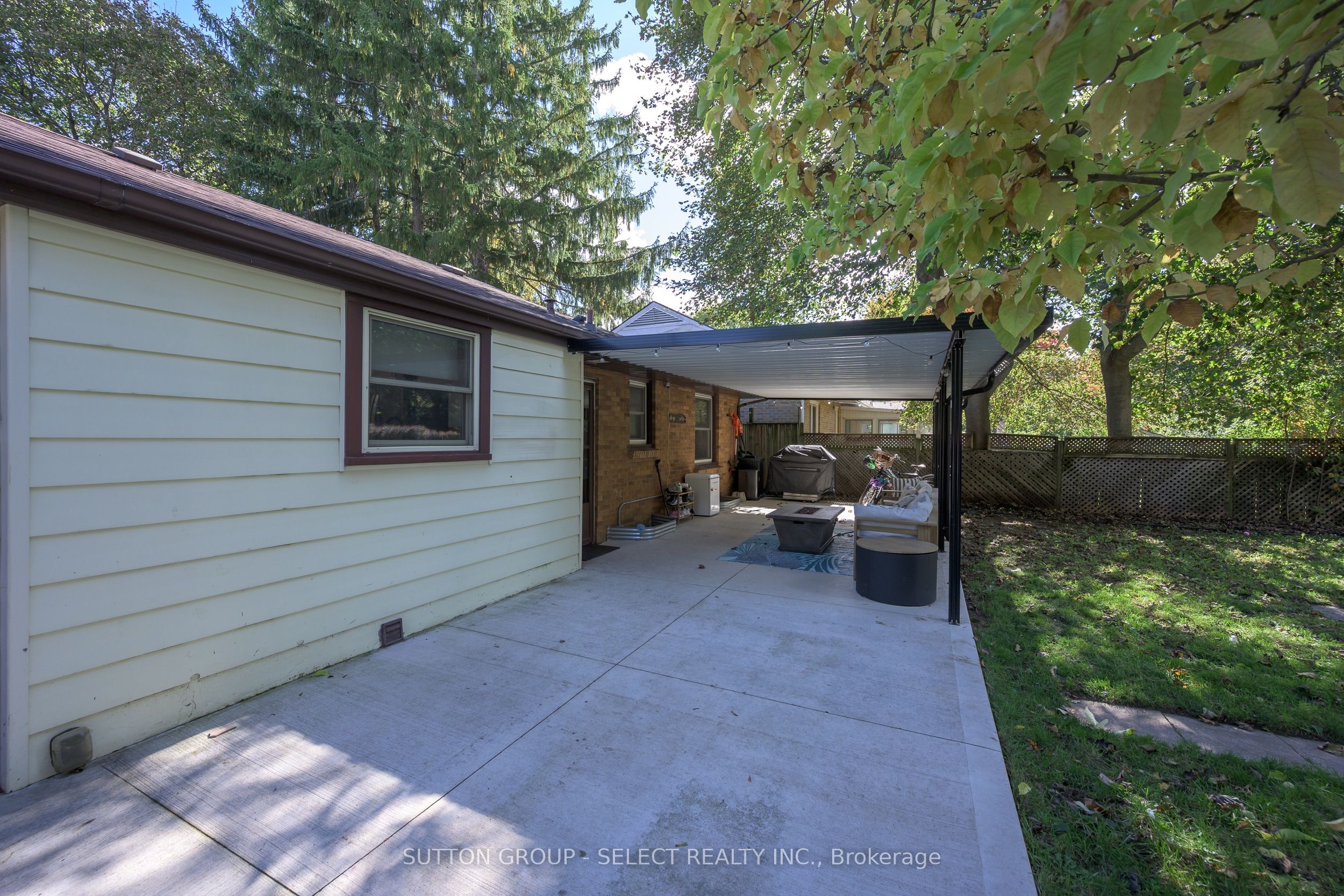 305 Stephen Street Property Photo 29