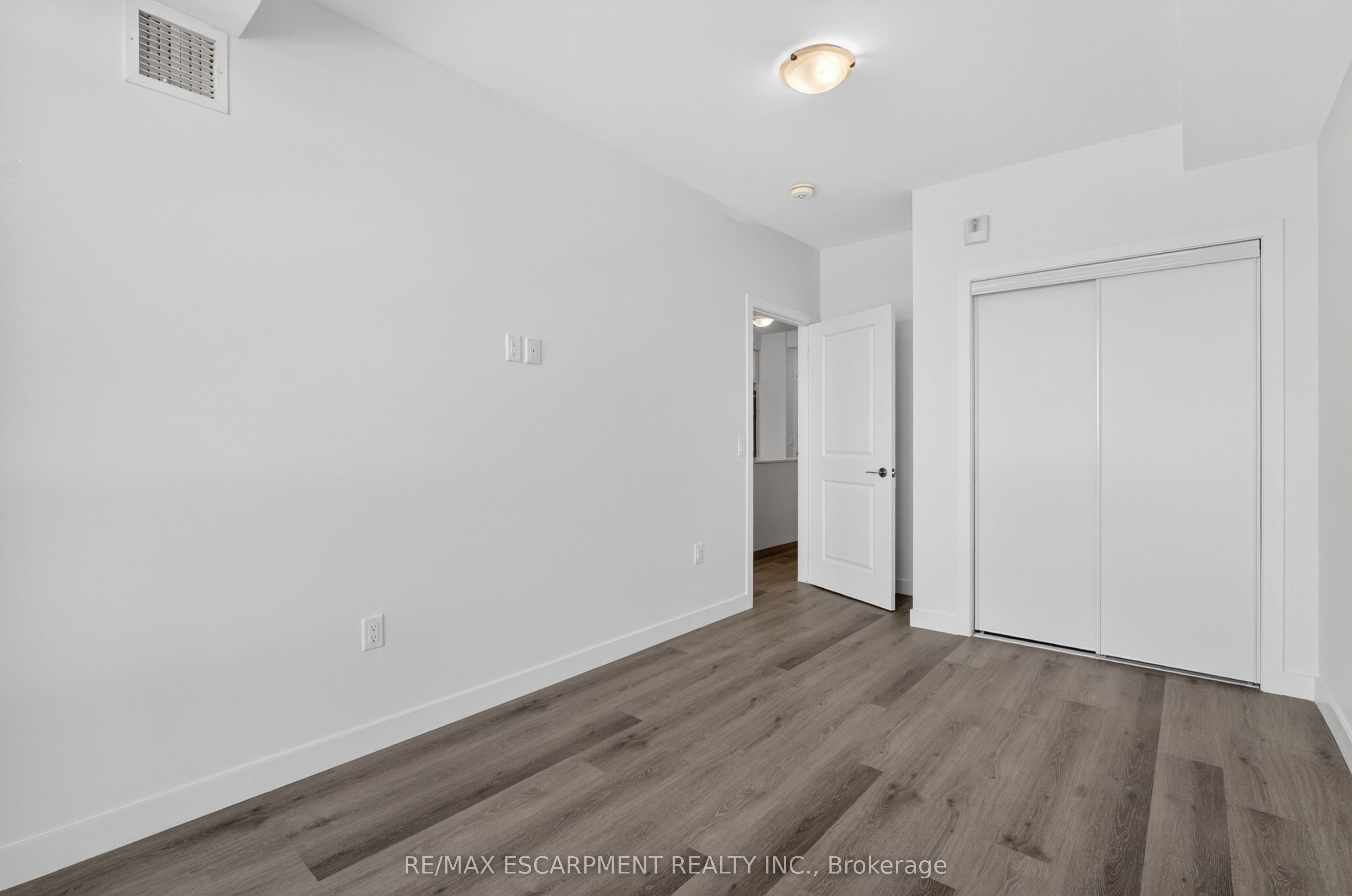 461 Green Road 703 Property Photo 18
