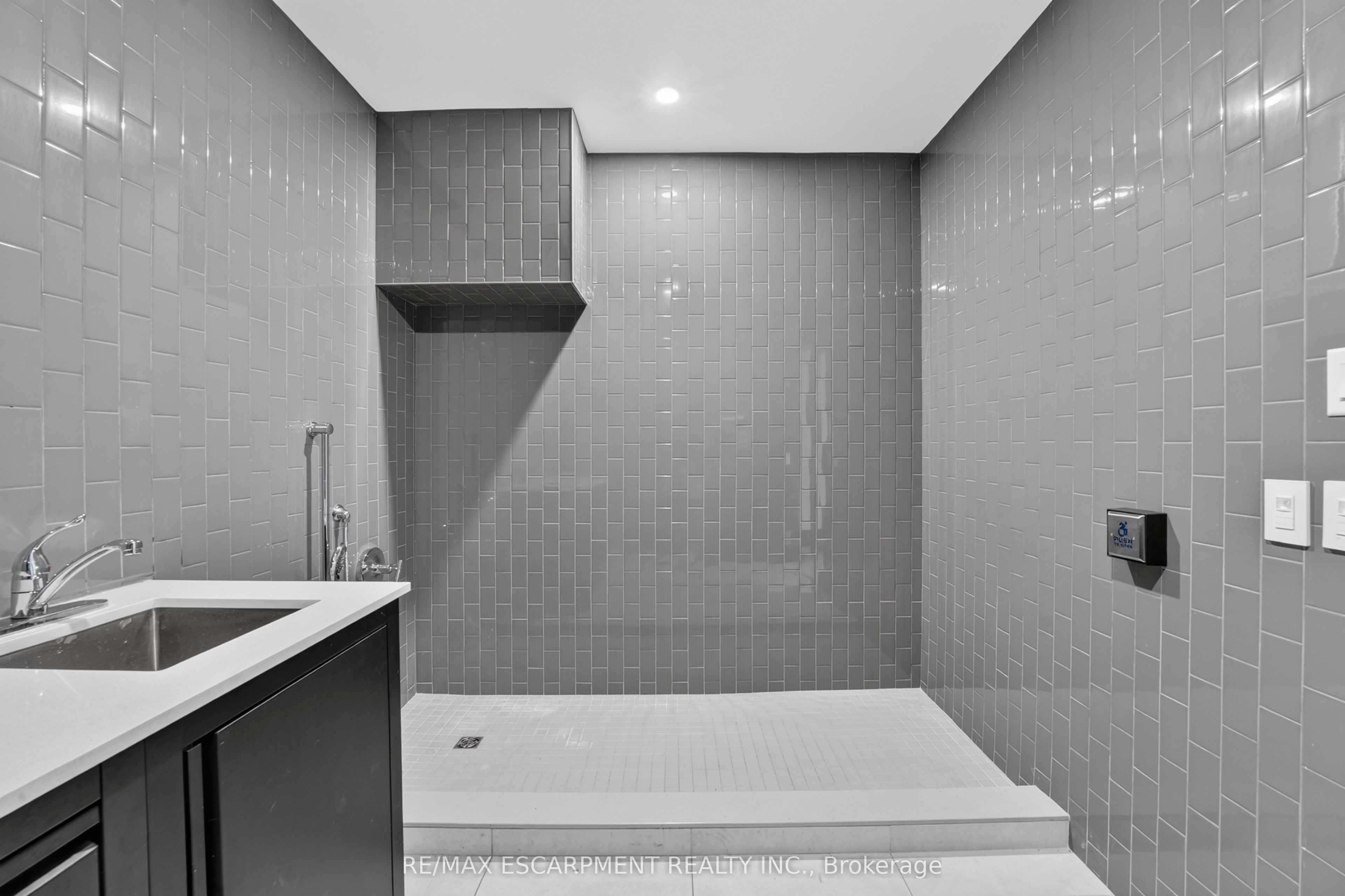 461 Green Road 703 Property Photo 29