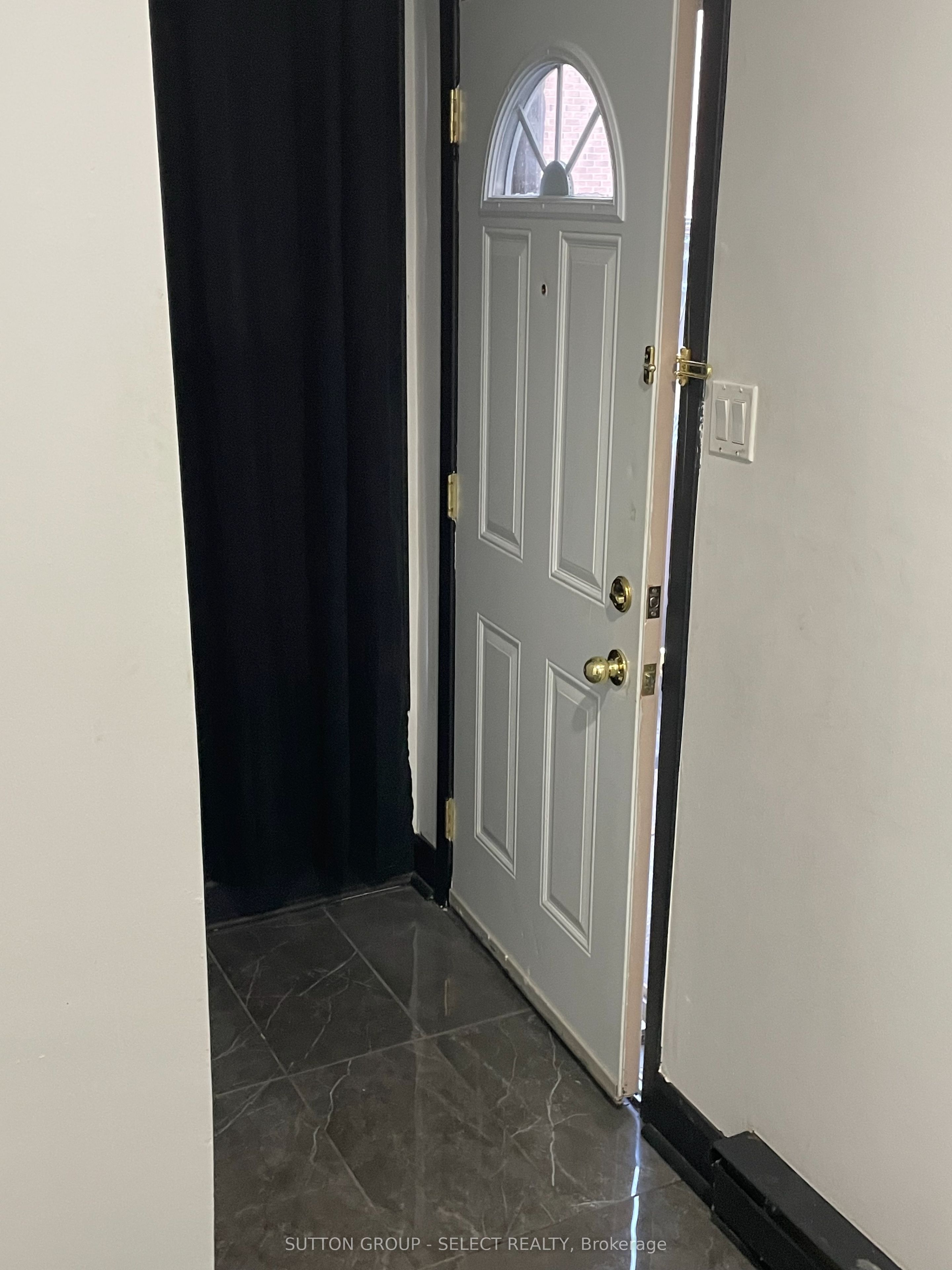 1855 Aldersbrook Road 22 Property Photo 3
