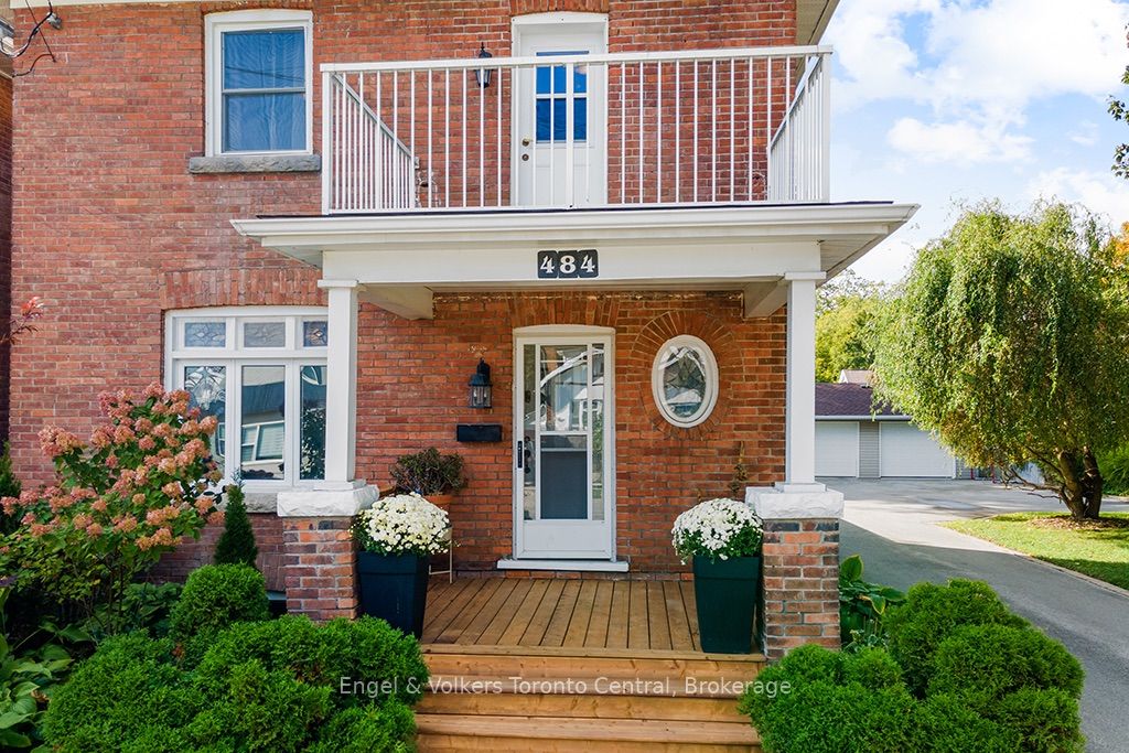 484 2nd Avenue E Property Photo 6