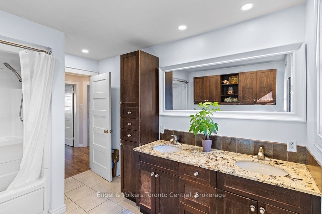 484 2nd Avenue E Property Photo 24