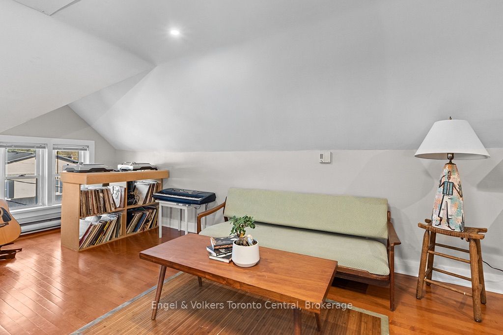484 2nd Avenue E Property Photo 28
