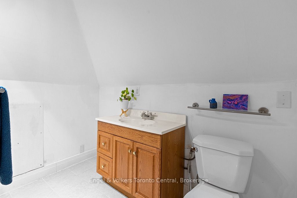 484 2nd Avenue E Property Photo 30