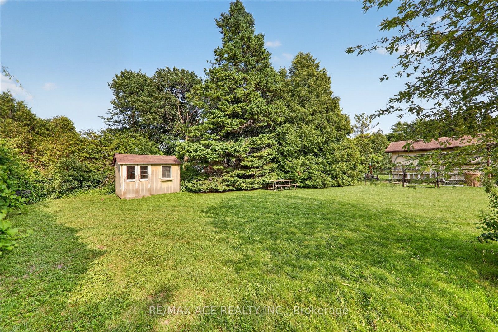 18 Heneage Street Property Photo 39