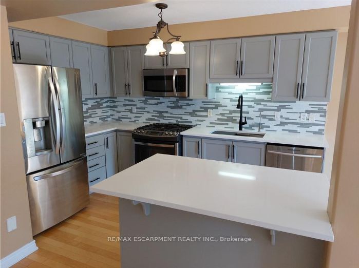 16 Magnificent Way Property Photo 2